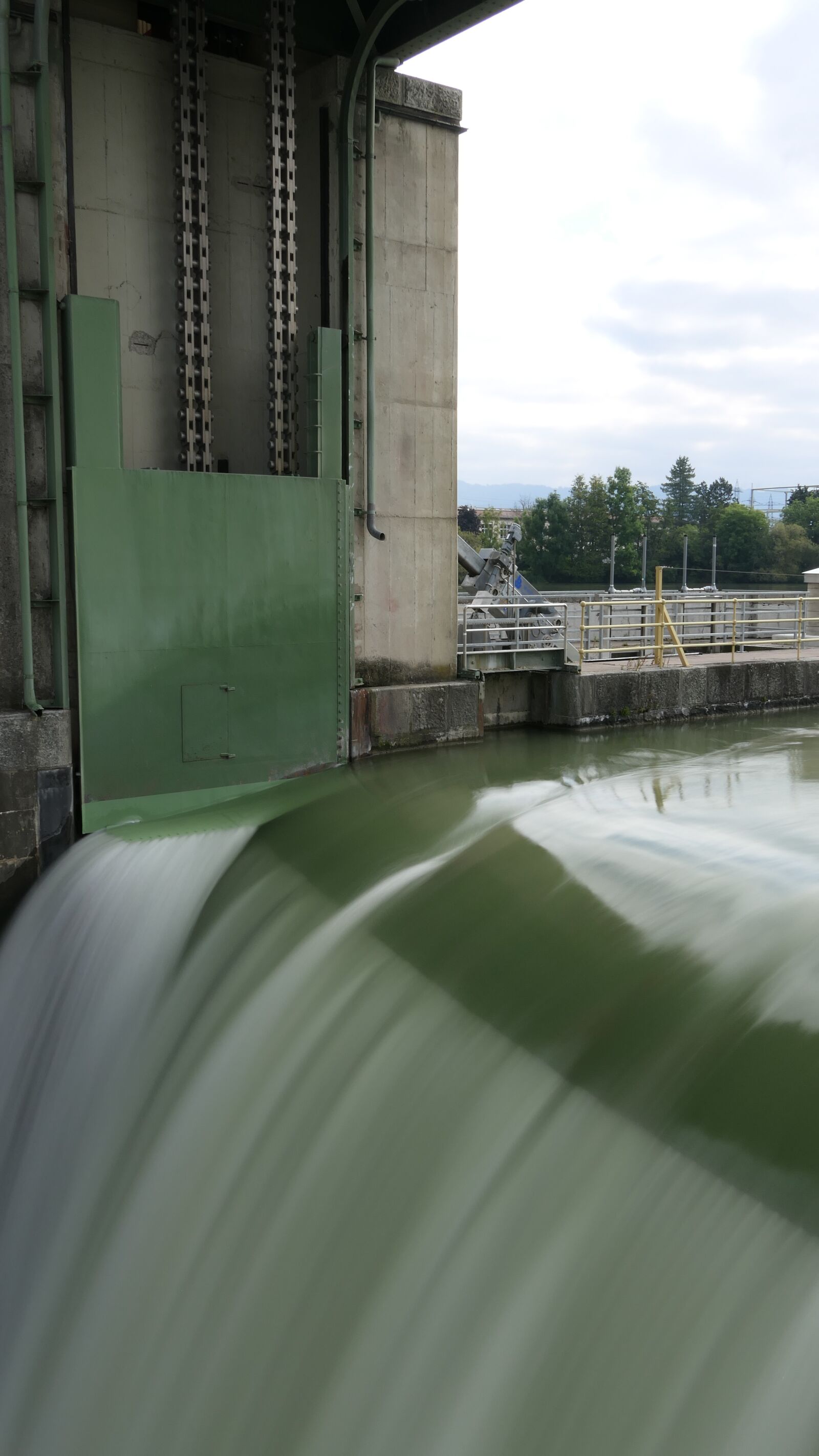 Panasonic Lumix DMC-FZ2500 (Lumix DMC-FZ2000) sample photo. Water power, power plant photography