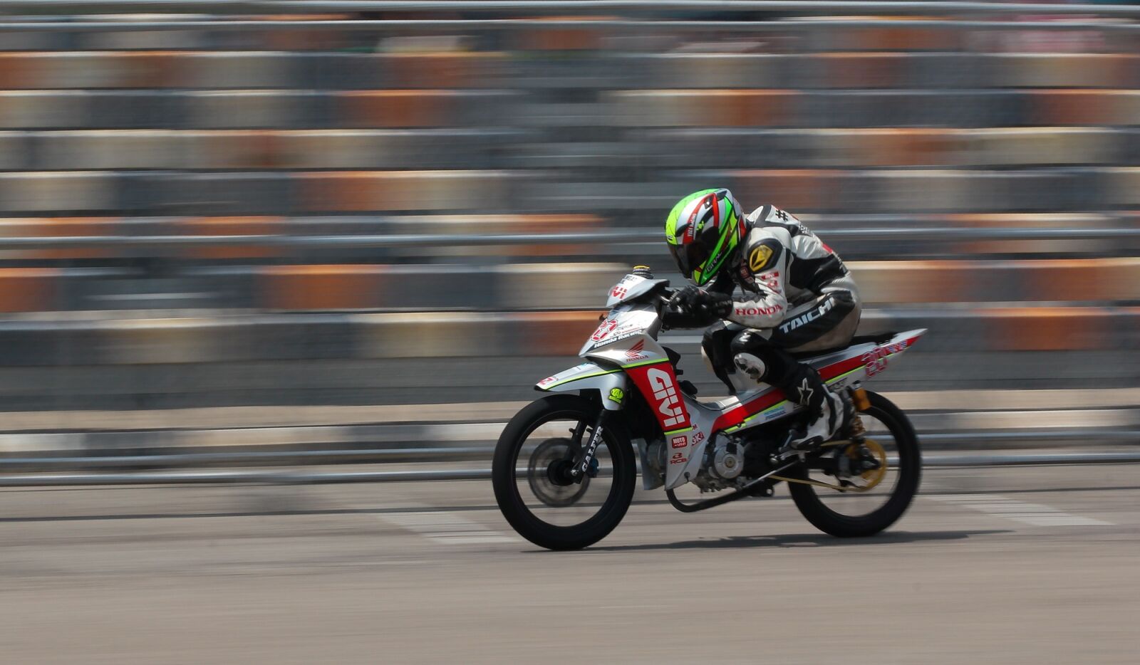 Canon EOS 60D sample photo. Motorcup prix, race, panning photography