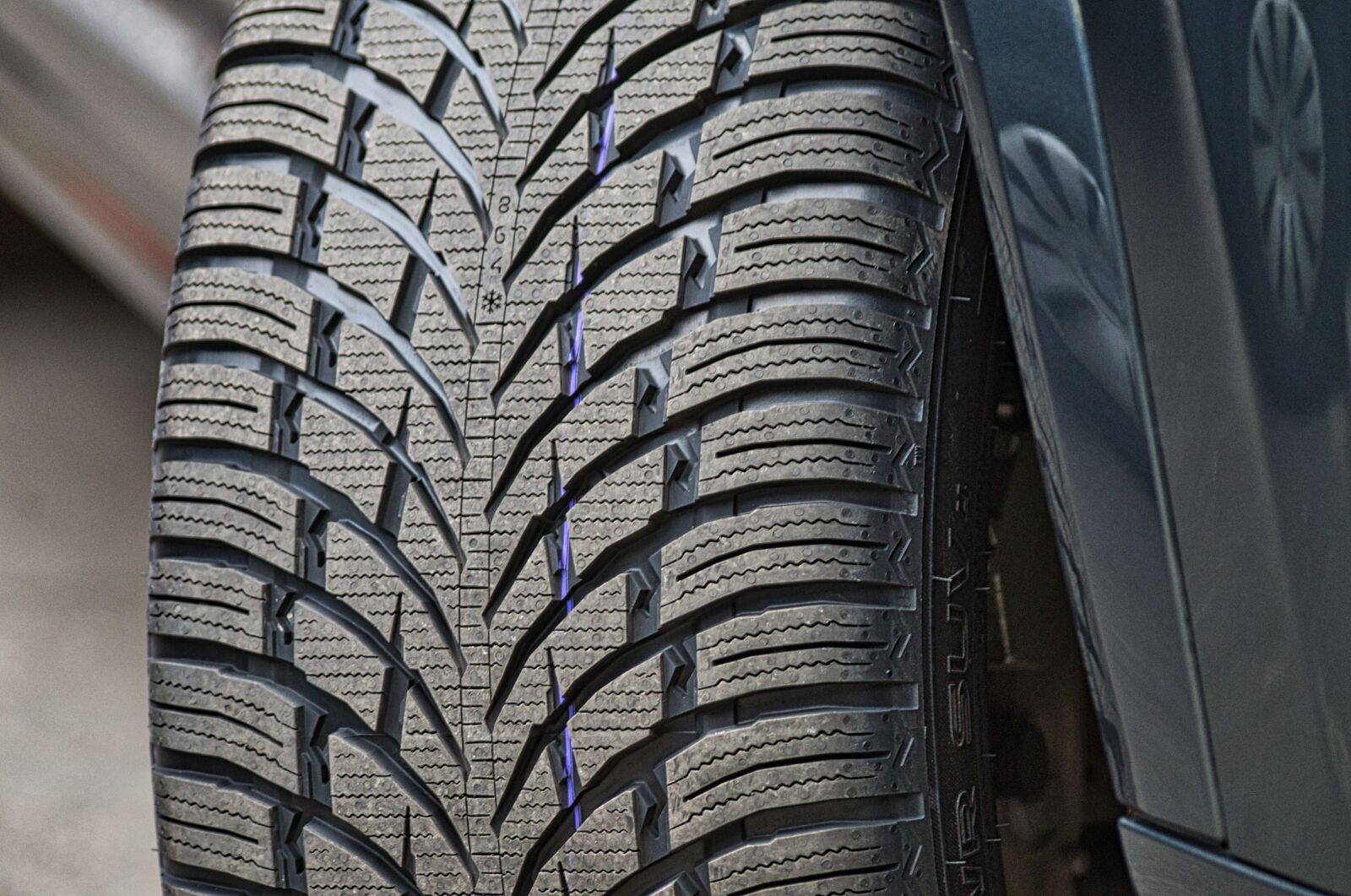 Pentax K-30 sample photo. Auto tires, profile, winter photography