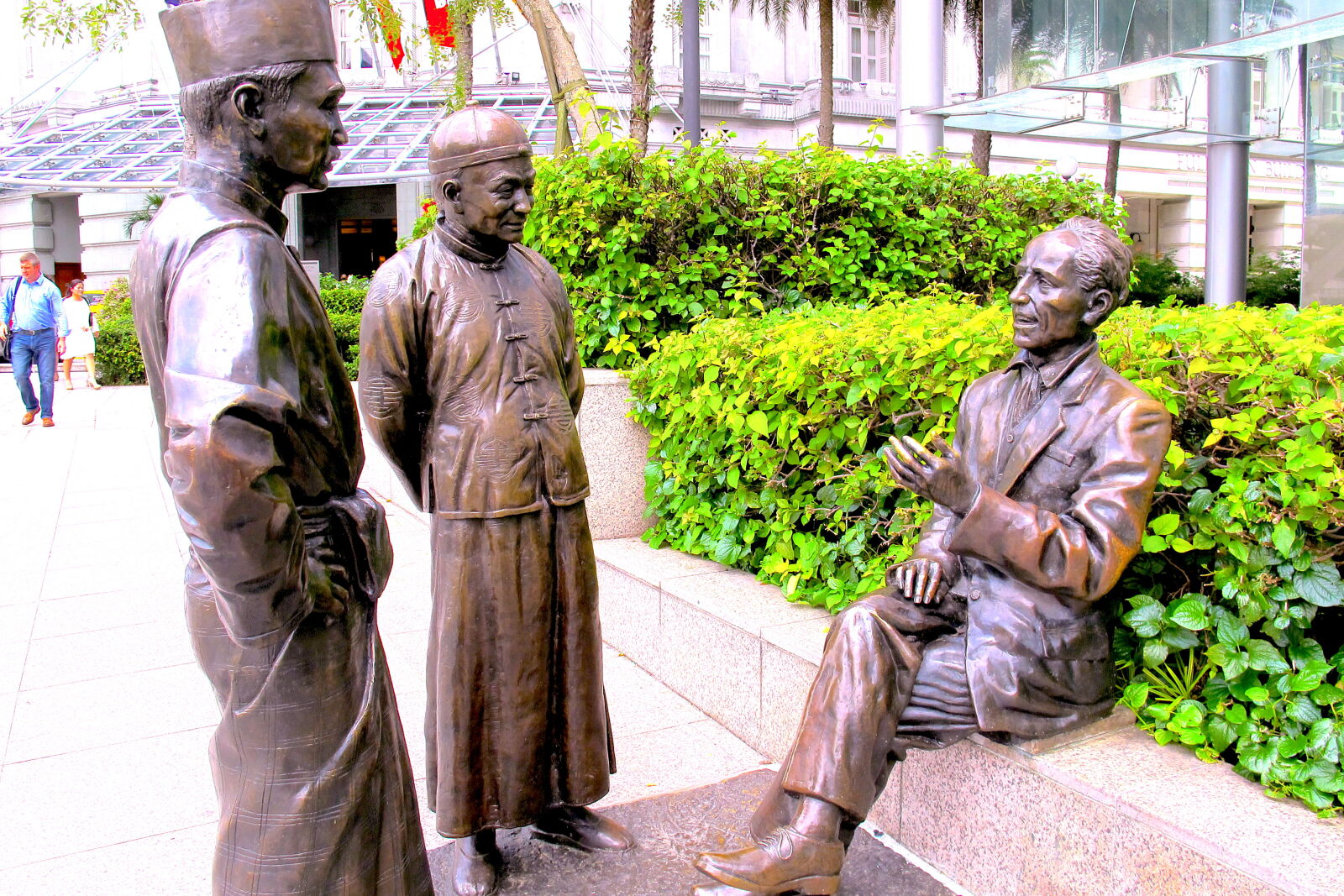 Canon PowerShot G12 sample photo. Three, bronze, statue, having photography