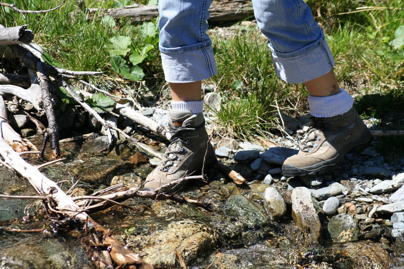 Canon EOS 350D (EOS Digital Rebel XT / EOS Kiss Digital N) sample photo. Shoes, feet, fitness photography