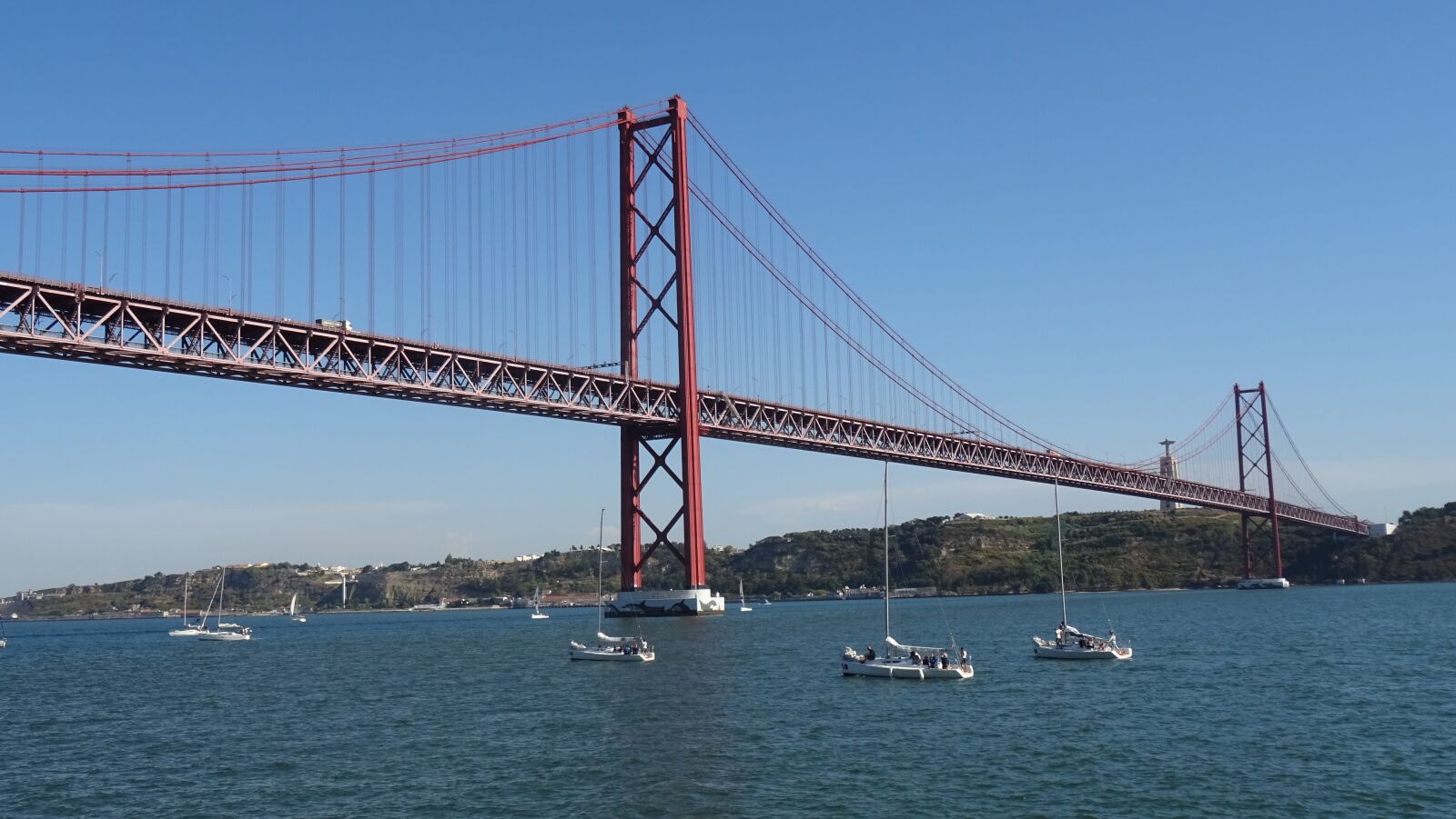 Sony DSC-HX60 sample photo. Bridge, the design of photography