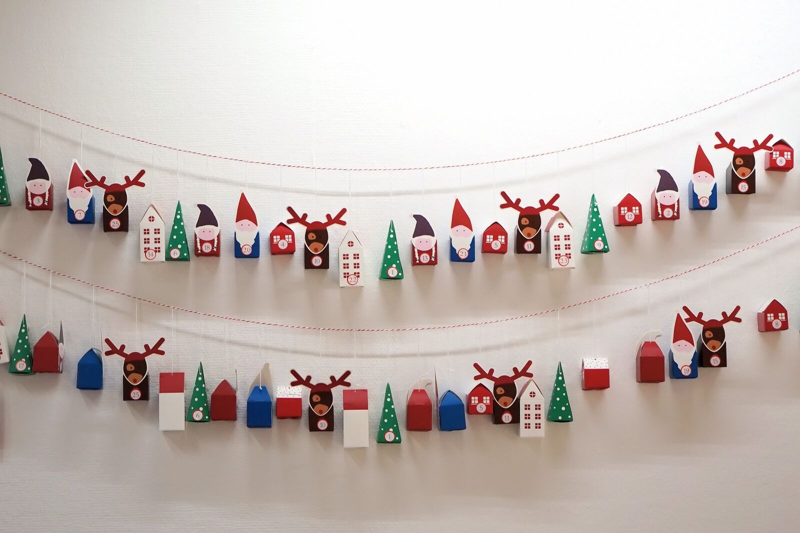 Sony a7 II + Sony Vario Tessar T* FE 24-70mm F4 ZA OSS sample photo. Advent calendar, advent, pay photography