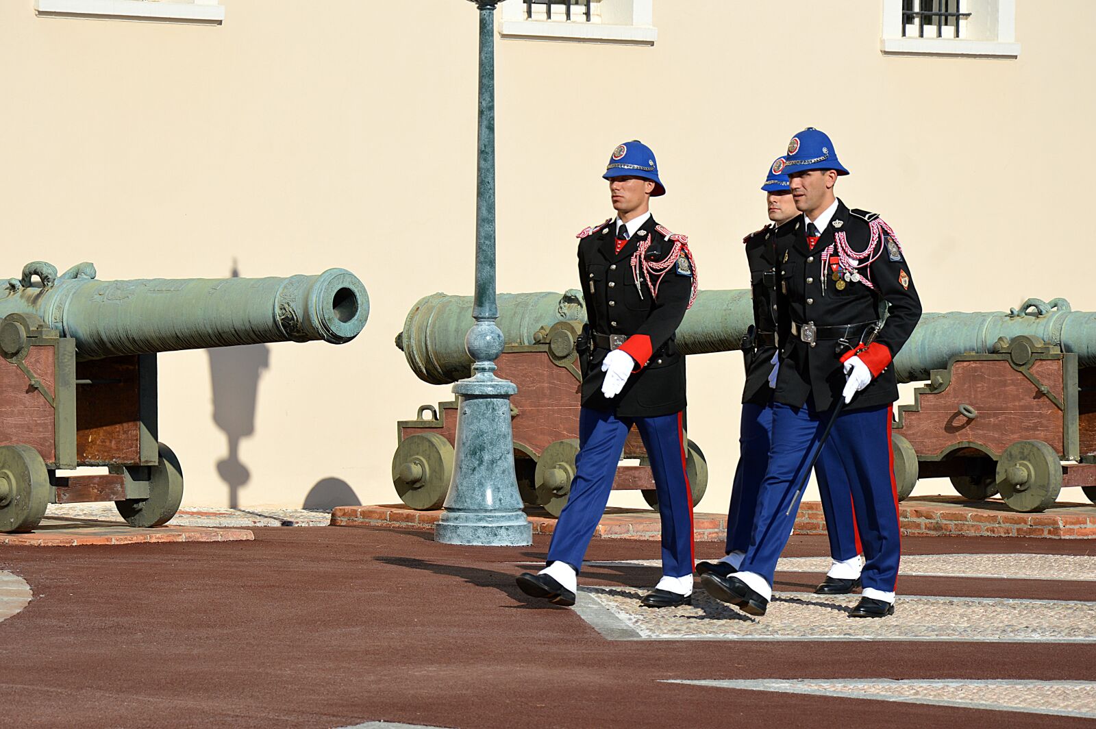 Nikon D3200 sample photo. Guard, changing of the photography