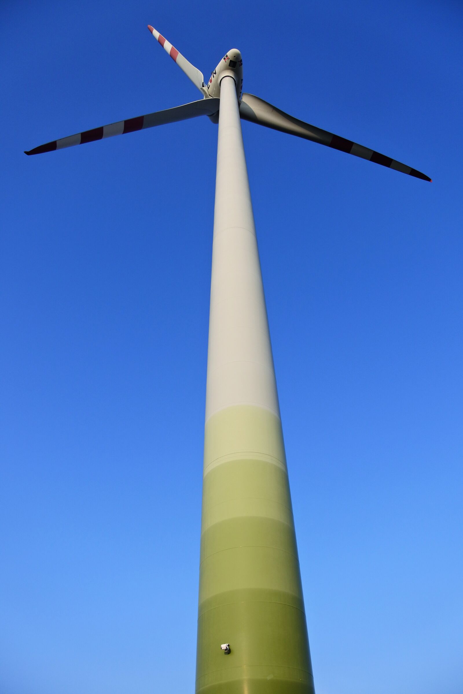 1 NIKKOR VR 10-100mm f/4-5.6 sample photo. Blue sky, pinwheel, rotor photography