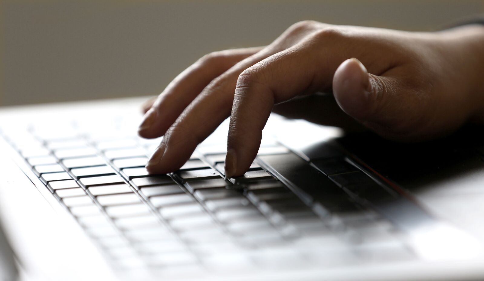 Canon EOS 5D Mark III sample photo. Hand, keyboard, typing photography