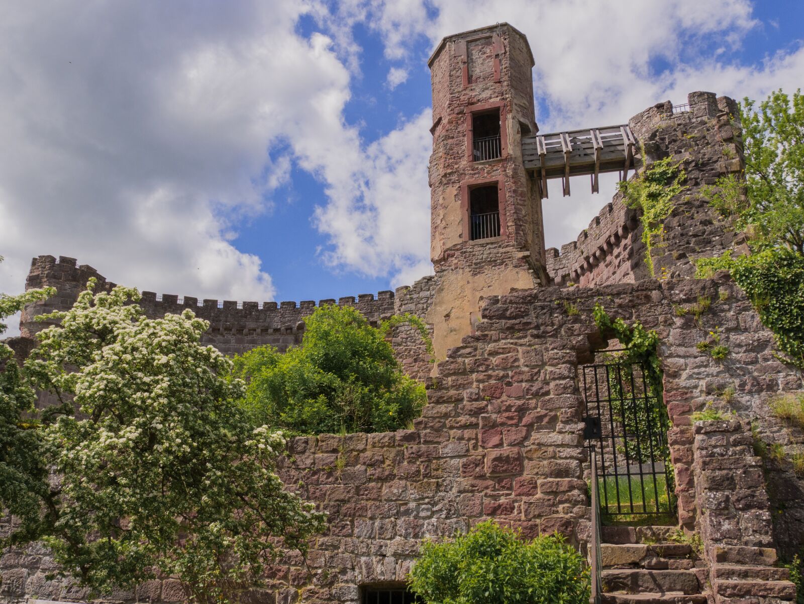 Panasonic DMC-G81 sample photo. Burgruine, ruin, fortress photography