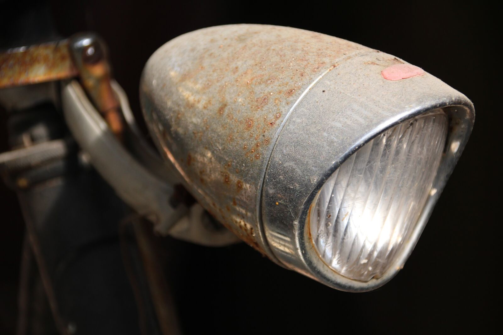 Canon EOS 1200D (EOS Rebel T5 / EOS Kiss X70 / EOS Hi) sample photo. Bike, front light, lighting photography