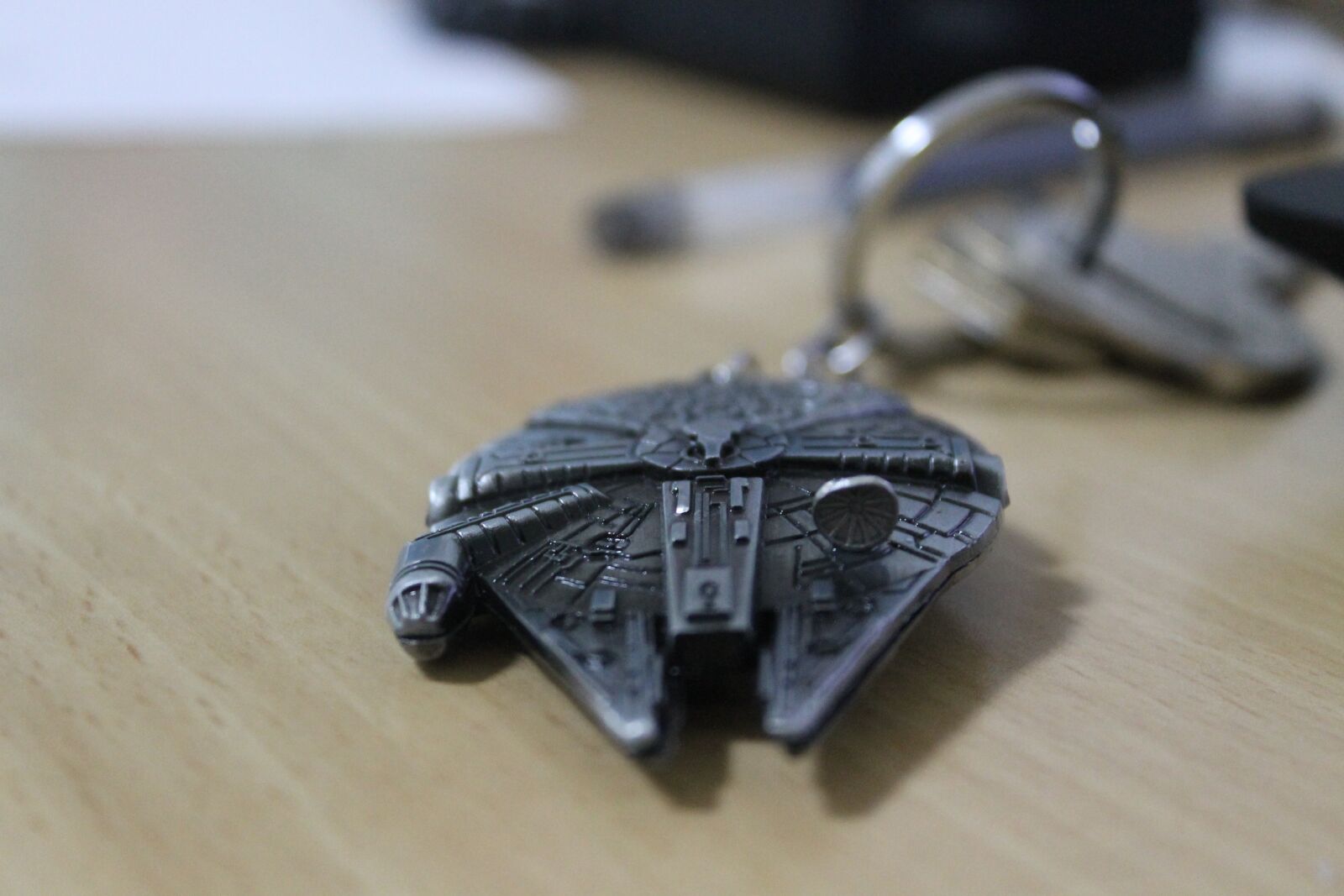 Canon EOS 1100D (EOS Rebel T3 / EOS Kiss X50) sample photo. Starwars, falcon, keys photography
