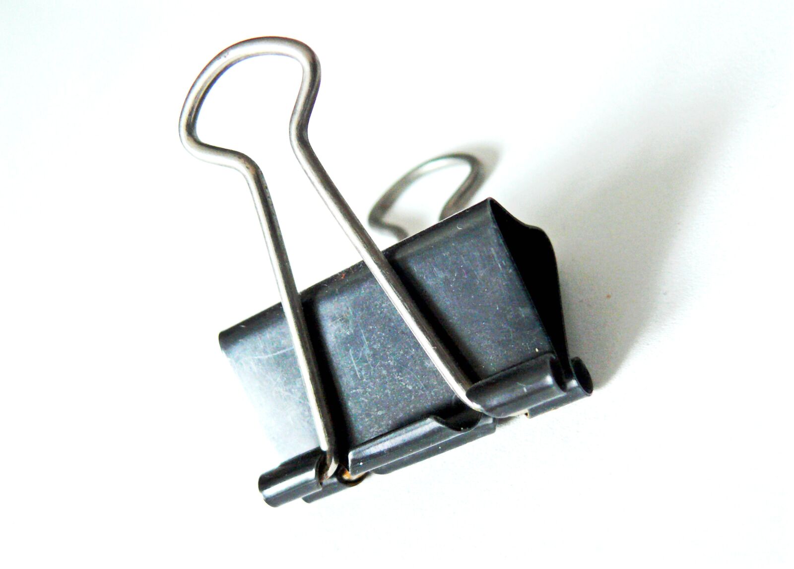 Leica V-LUX 1 sample photo. Clip, paperclip, baste photography