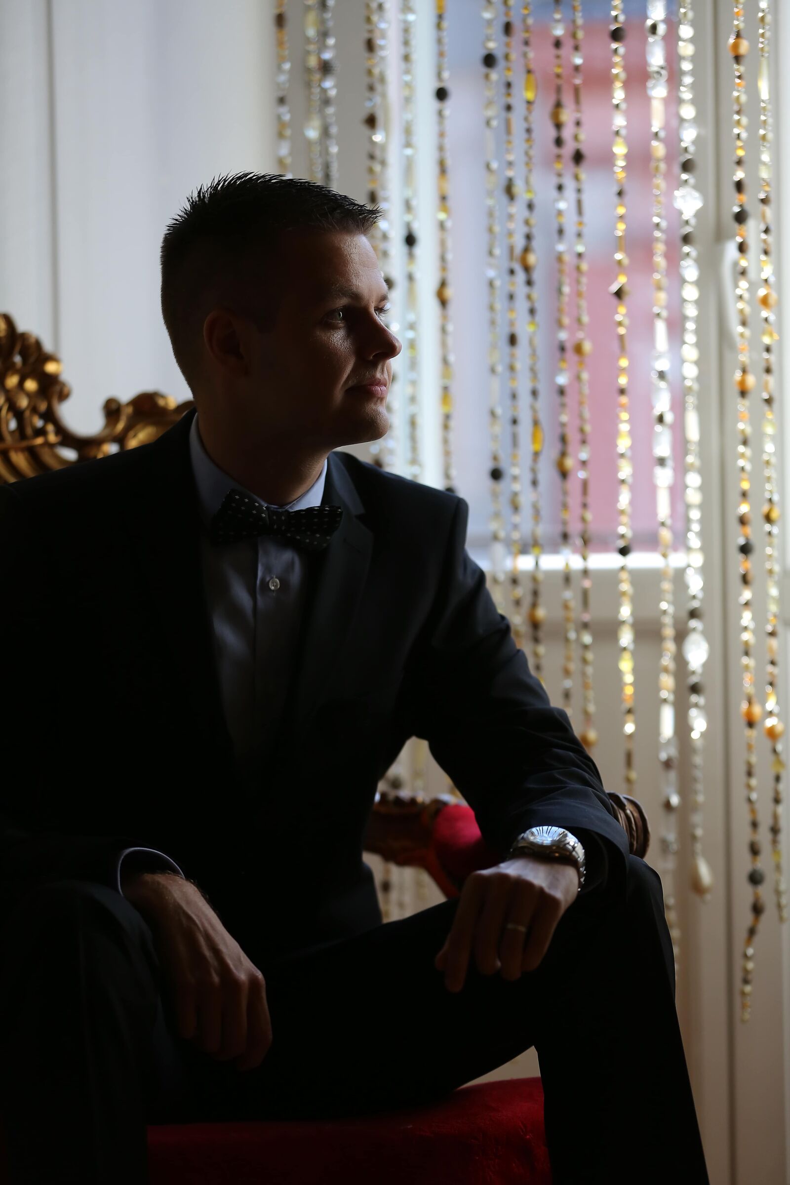 Canon EOS 5D Mark III sample photo. Gentleman, bowtie, businessman, suit photography