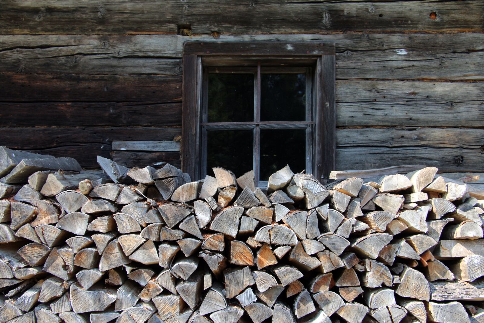 Canon EOS 70D sample photo. Wood, hut, window photography