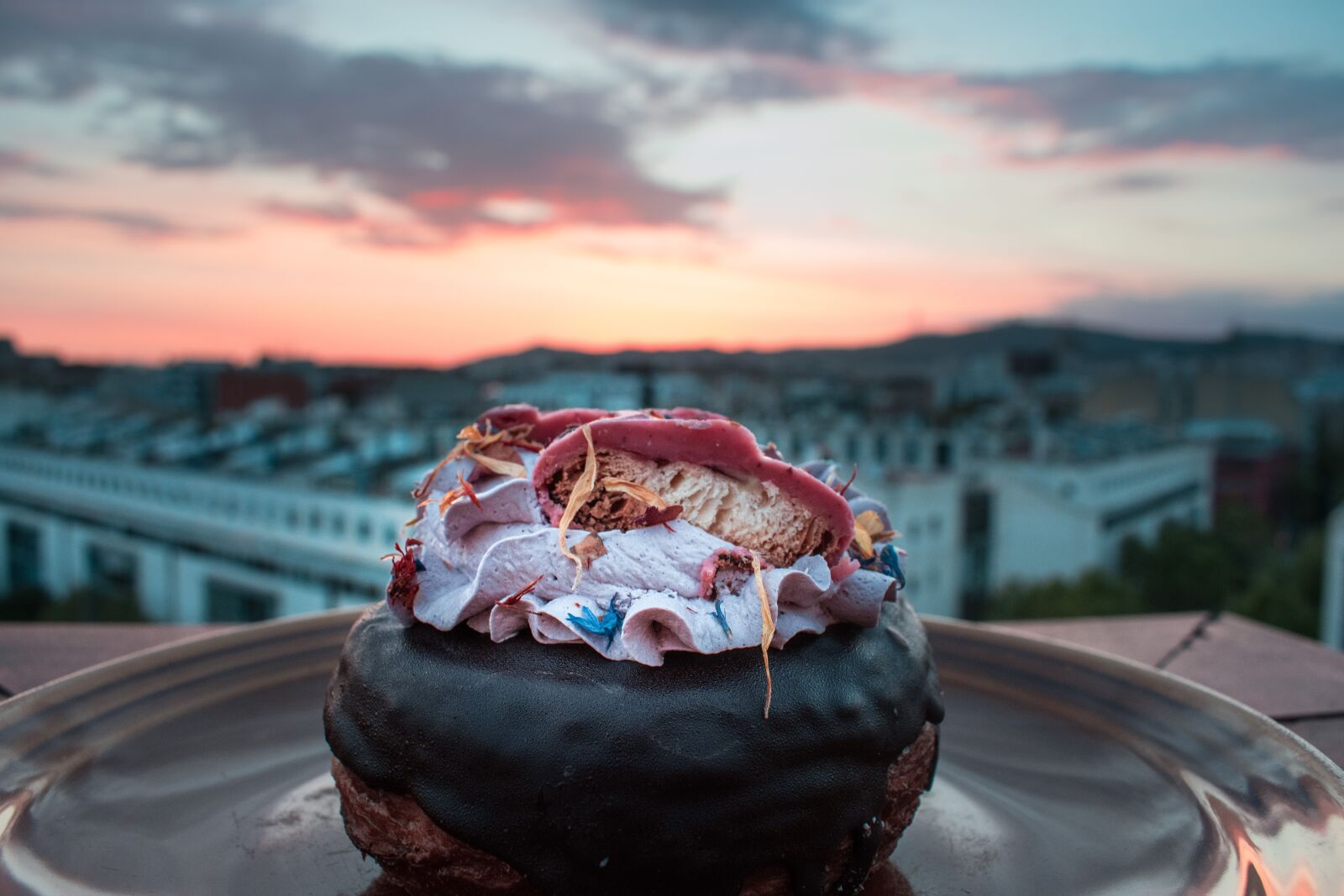 Nikon D3400 sample photo. Sunset, doughnut, delicious photography