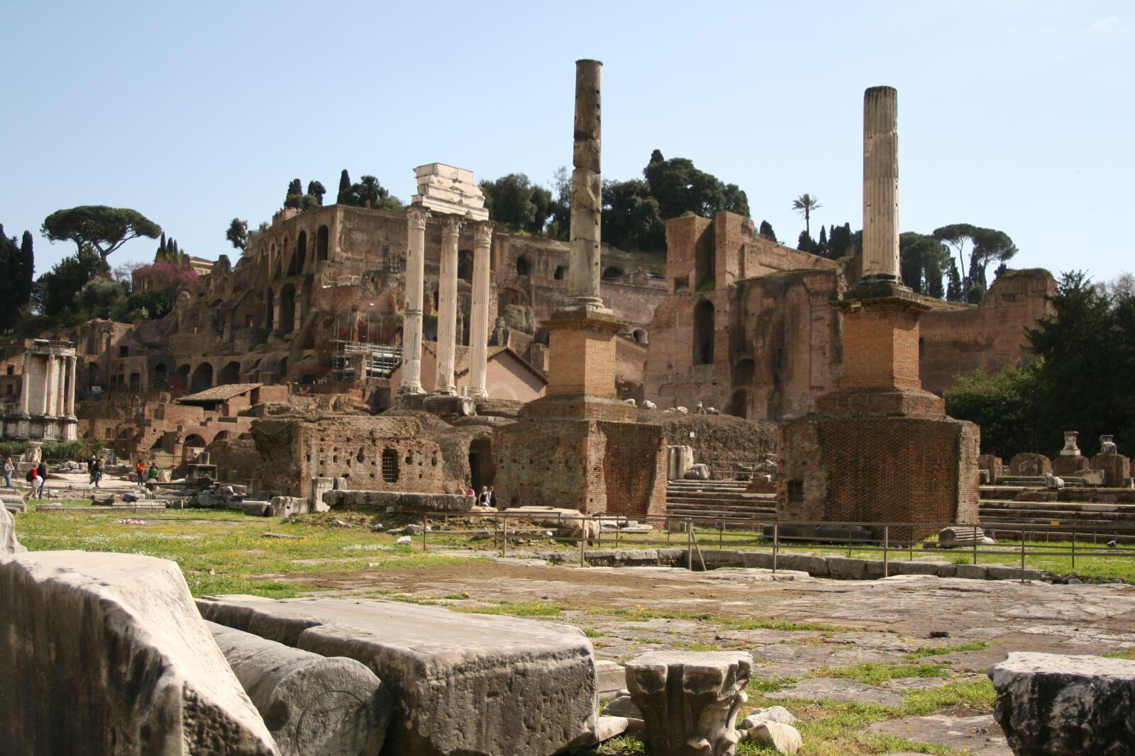 Canon EOS 400D (EOS Digital Rebel XTi / EOS Kiss Digital X) sample photo. Foro romano, rome, italy photography