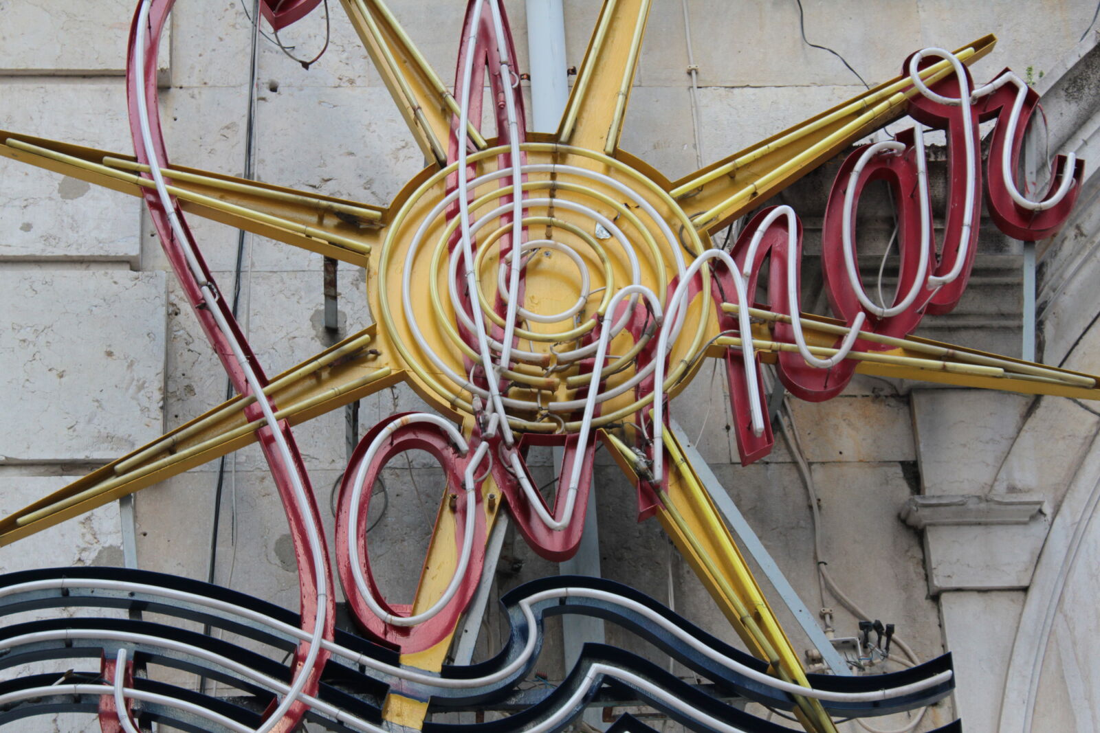 Canon EOS 550D (EOS Rebel T2i / EOS Kiss X4) sample photo. Neon, sign photography