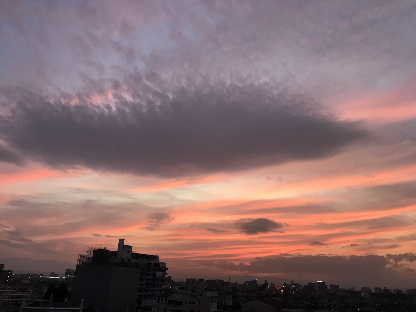 iPhone 7 back camera 3.99mm f/1.8 sample photo. Sunset, cloud, landscape photography