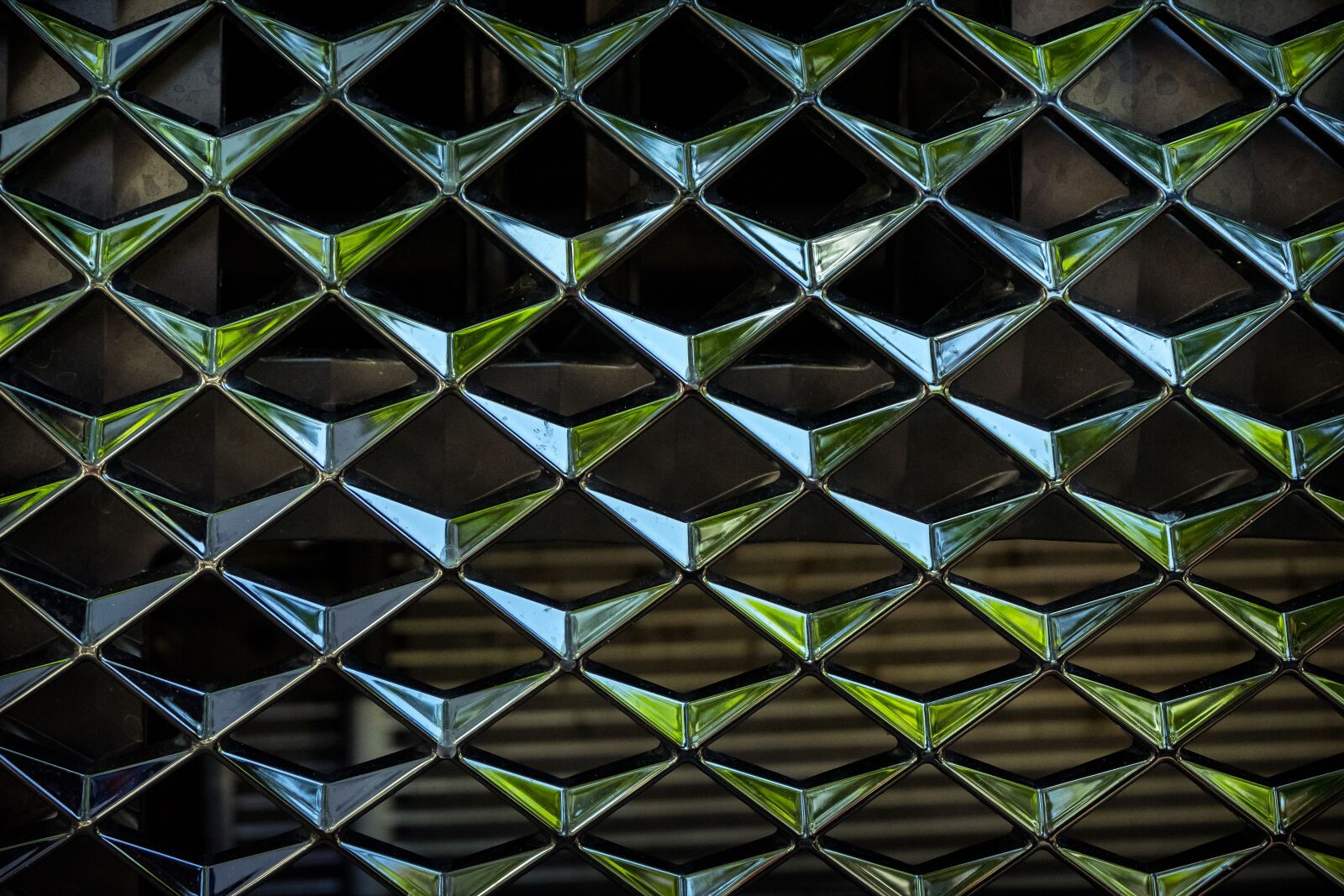 Sony a7 II + Sony FE 28-70mm F3.5-5.6 OSS sample photo. Structure, metallic, background photography