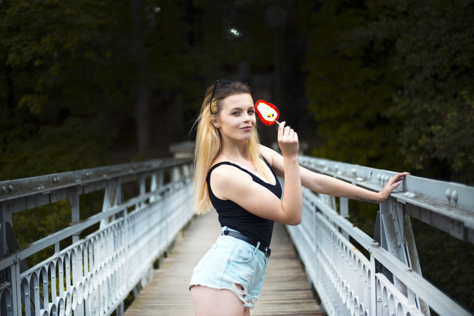Canon EF 50mm F1.8 II sample photo. Lady, woman, blonde photography
