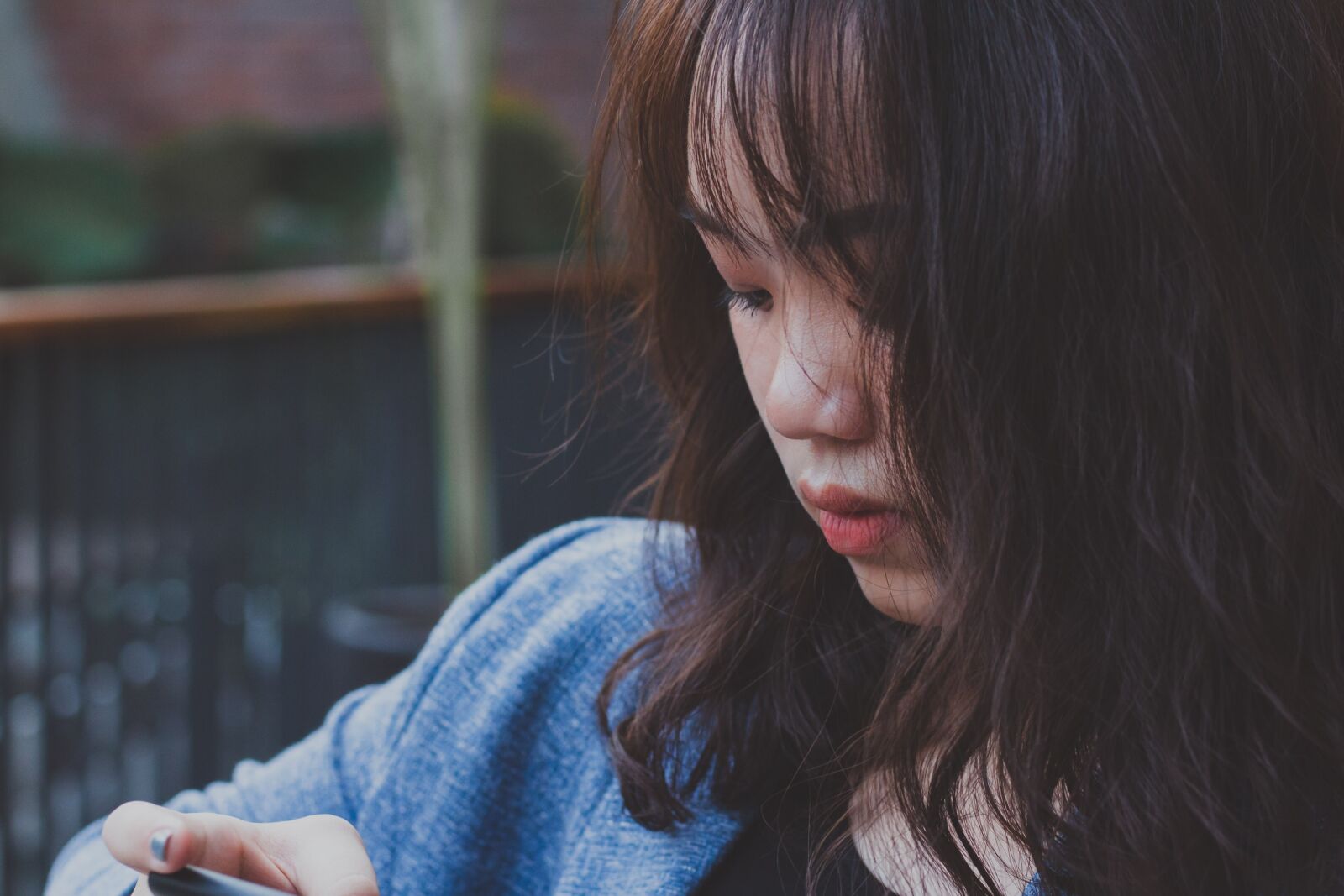 Canon EOS 650D (EOS Rebel T4i / EOS Kiss X6i) + Canon EF 50mm F1.8 STM sample photo. Girl, warm, portrait photography