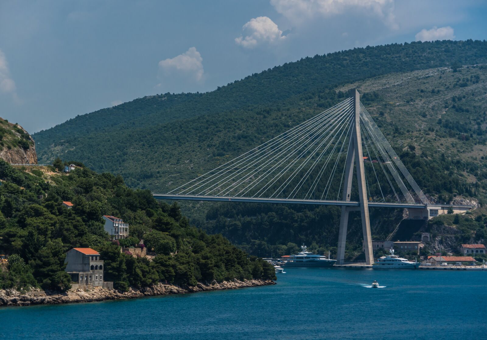 Sony a7R II + Sony FE 24-240mm F3.5-6.3 OSS sample photo. Croatia, dubrovnik, bridge photography