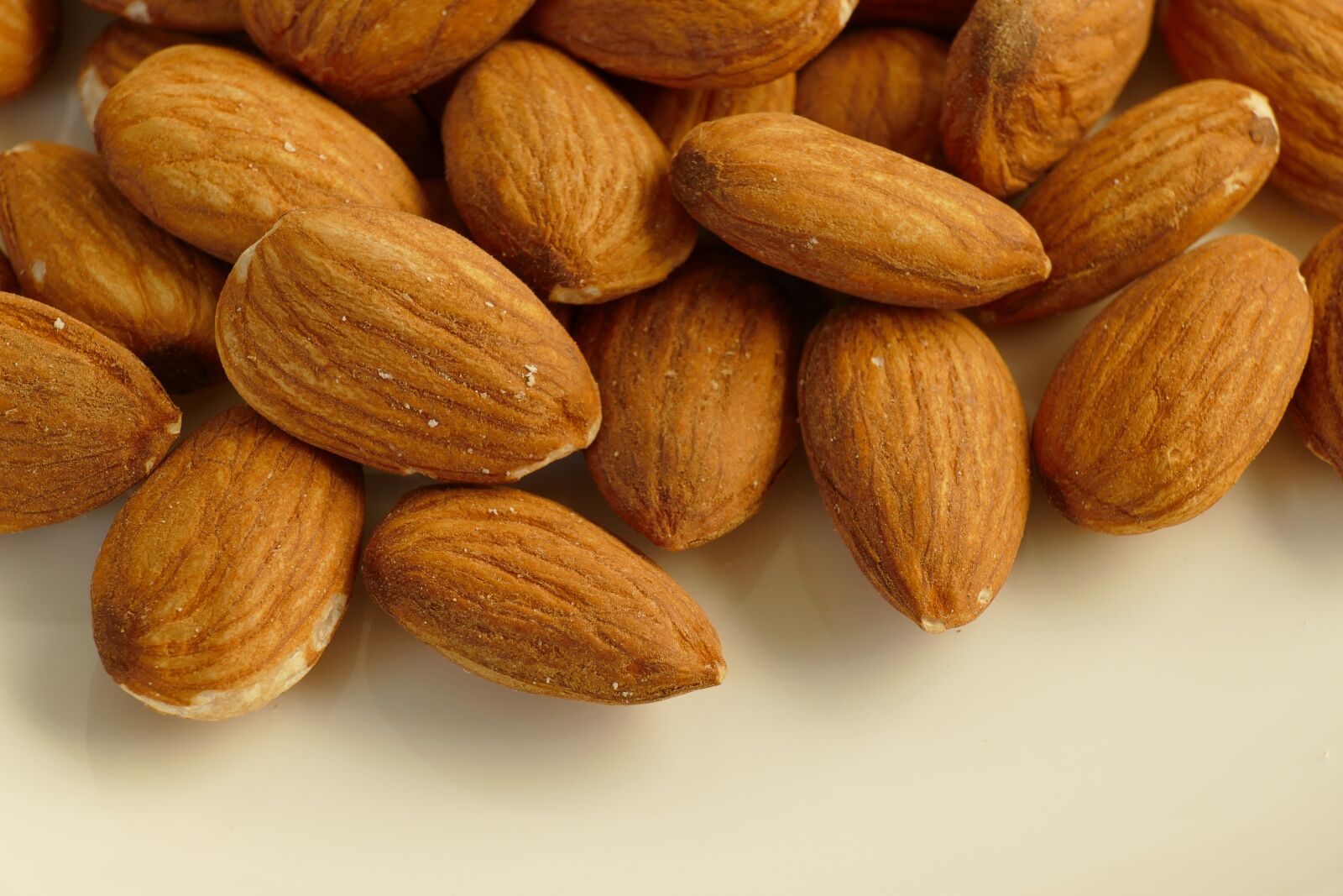 Panasonic Lumix DMC-FZ1000 sample photo. Almonds, peeled, almond photography