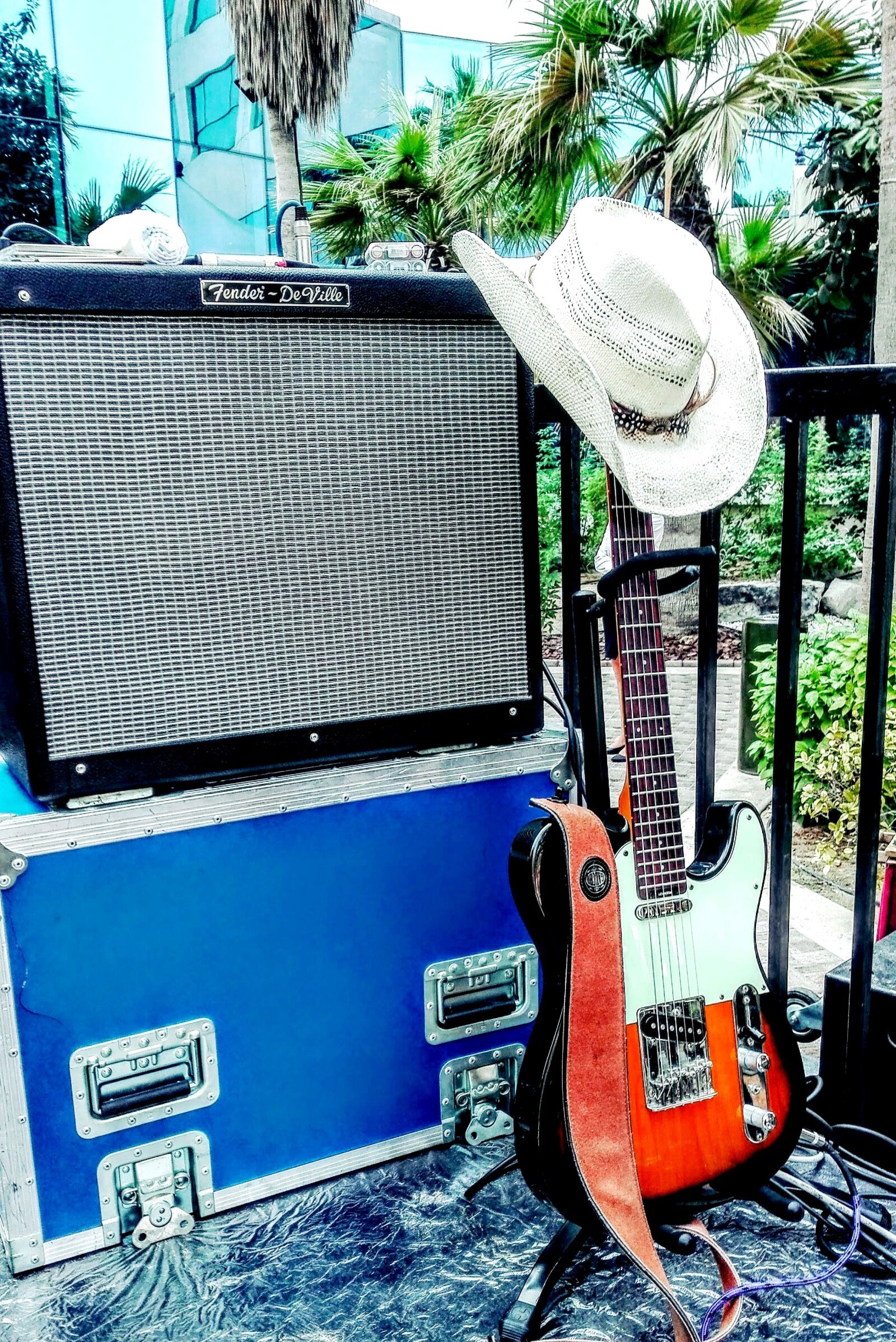 HUAWEI Cherry Mini sample photo. Guitar, country, stringed instrument photography
