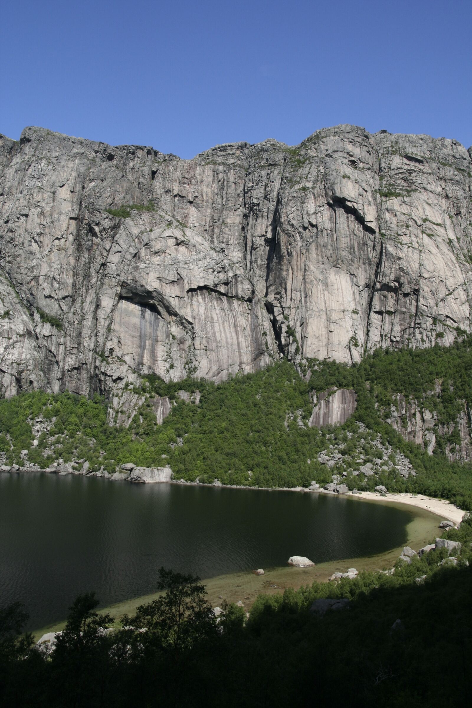 Canon EOS 350D (EOS Digital Rebel XT / EOS Kiss Digital N) sample photo. Mountain, lake, landscape photography