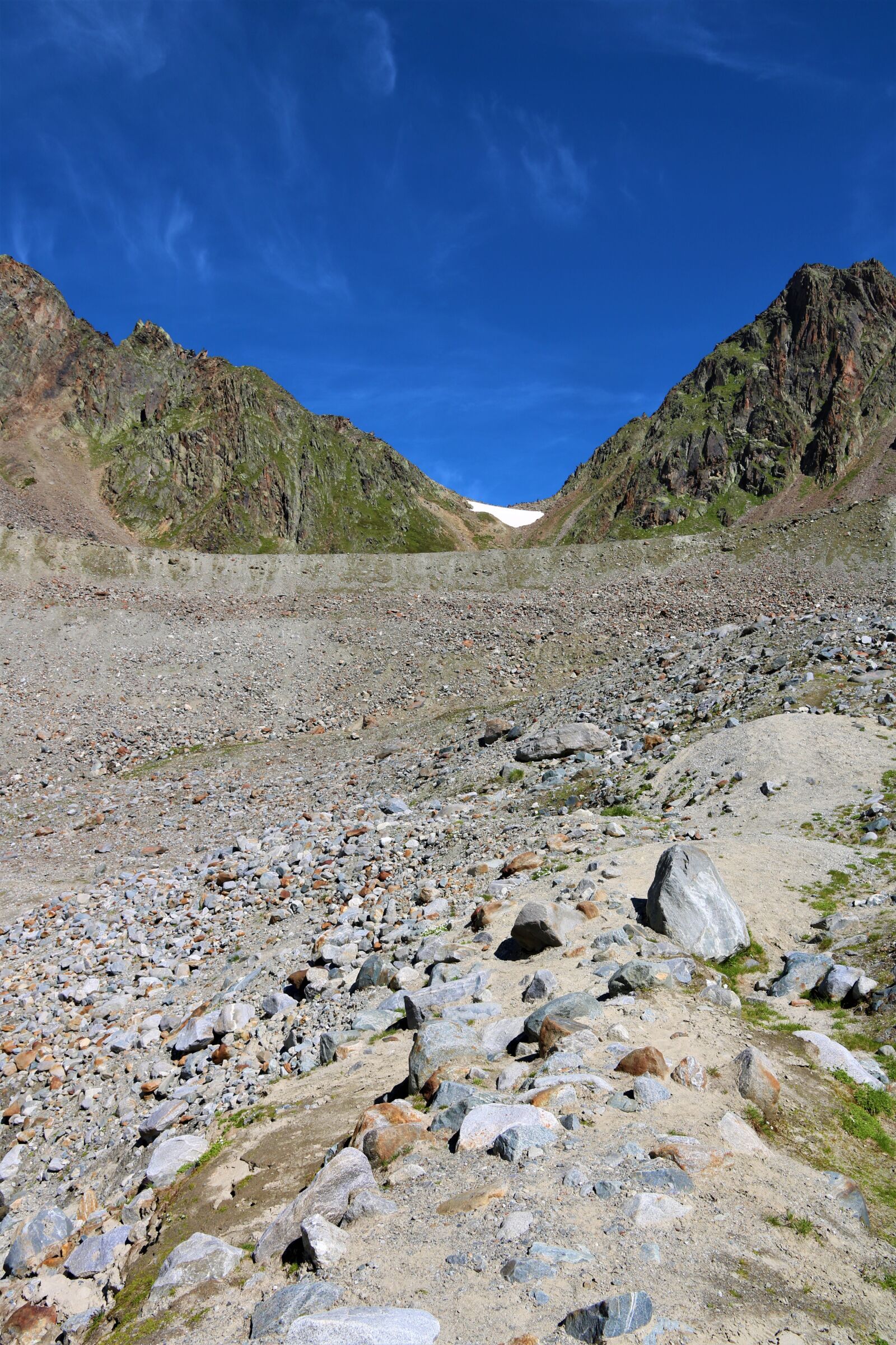 Canon EOS 750D (EOS Rebel T6i / EOS Kiss X8i) sample photo. Mountains, sky, landscape photography