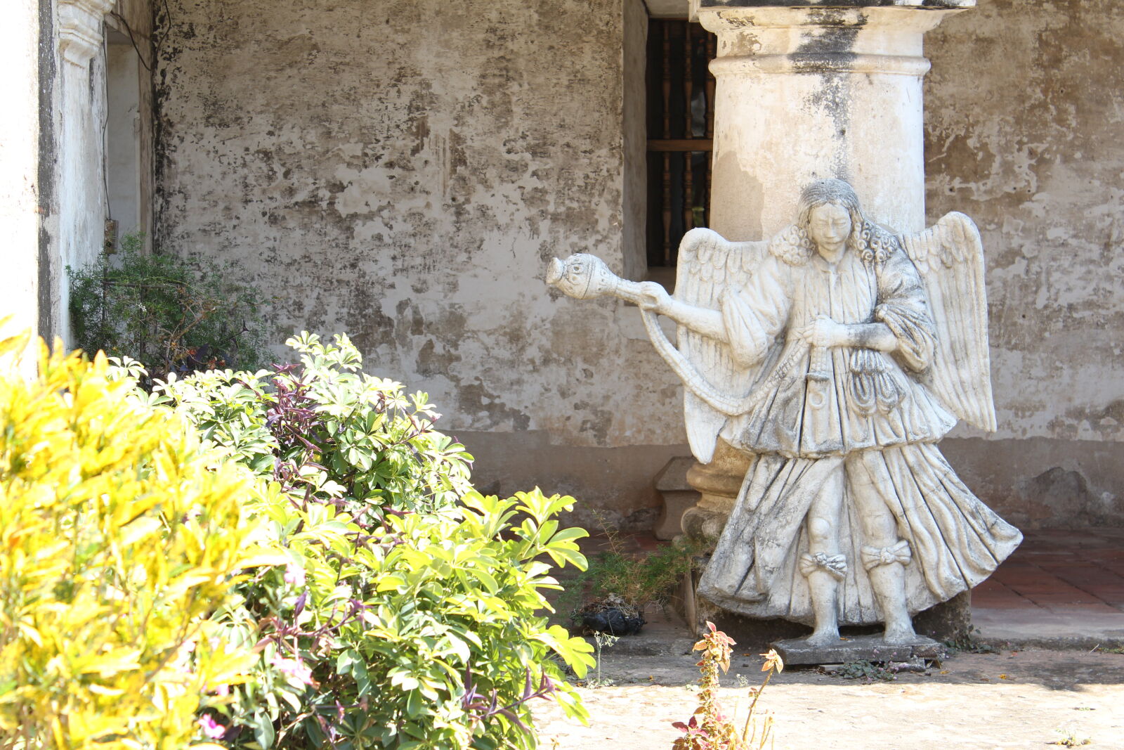 Canon EOS 1200D (EOS Rebel T5 / EOS Kiss X70 / EOS Hi) sample photo. Angel, antigua, guatemala, church photography