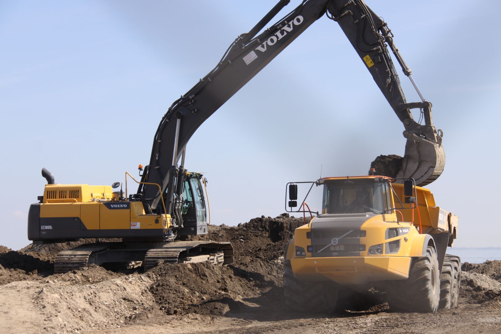 Canon EOS 50D sample photo. Digging, crane, truck photography