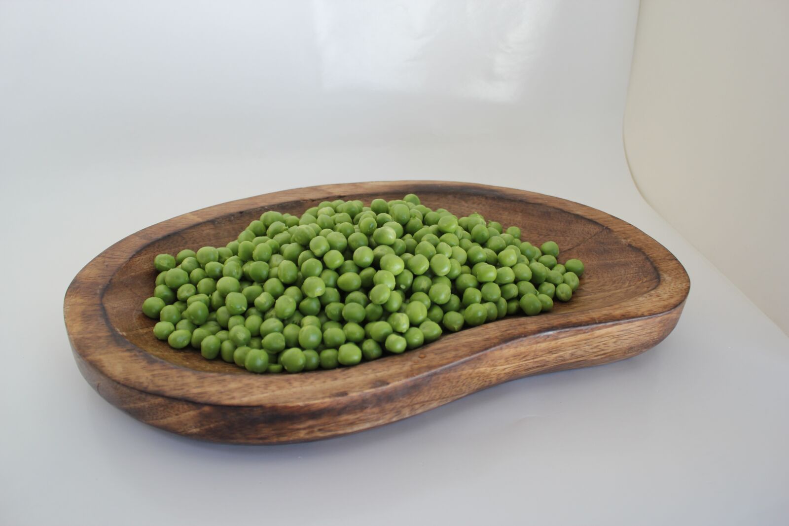 Canon EOS 550D (EOS Rebel T2i / EOS Kiss X4) sample photo. Pea, peas in a photography