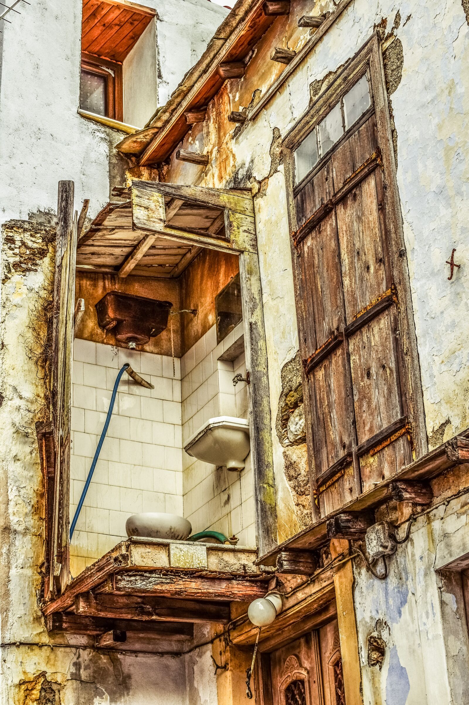 Nikon D3300 sample photo. Old house, damaged, weathered photography