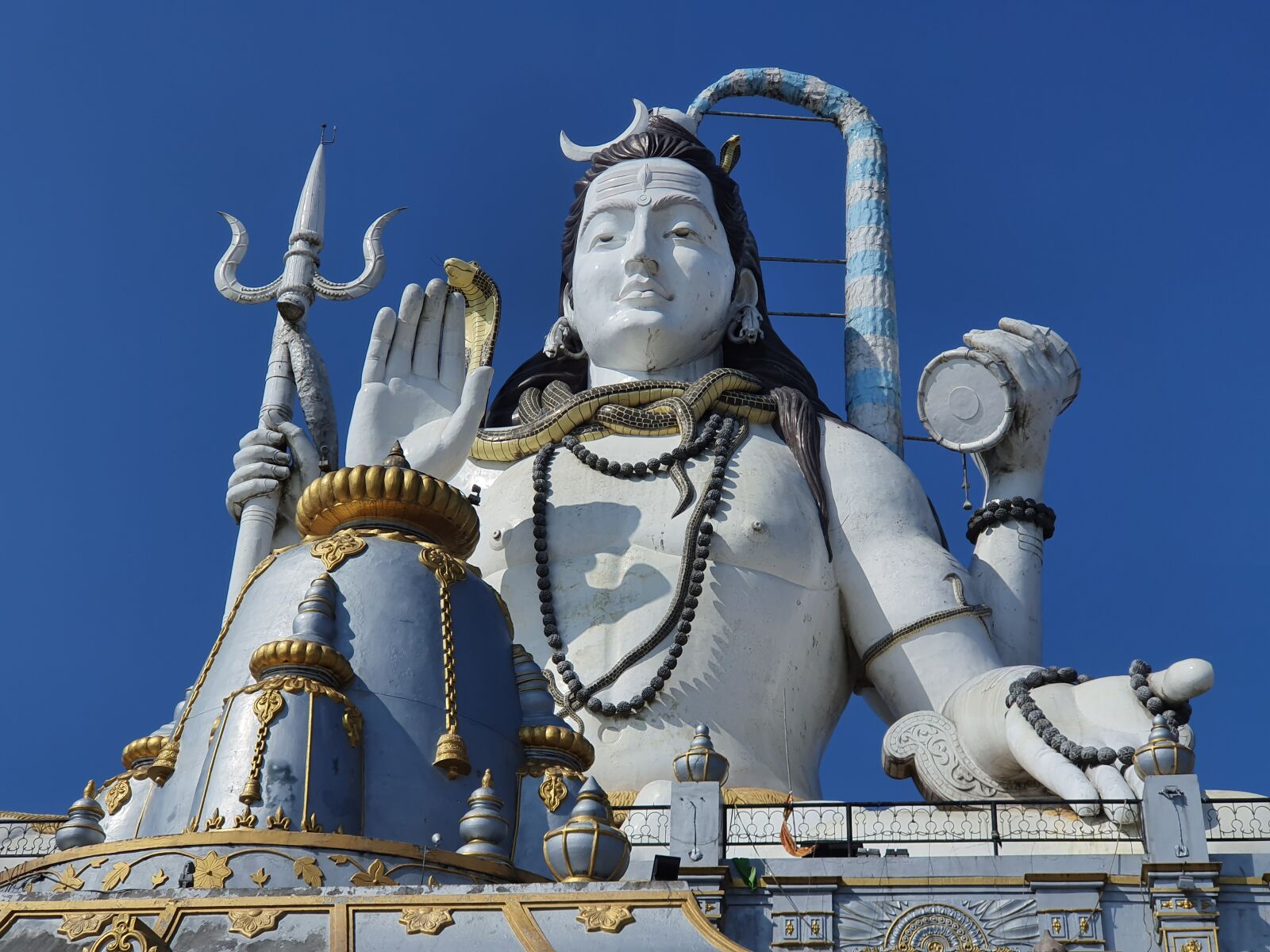 Samsung Galaxy S10 sample photo. Shiv statue, char dham photography