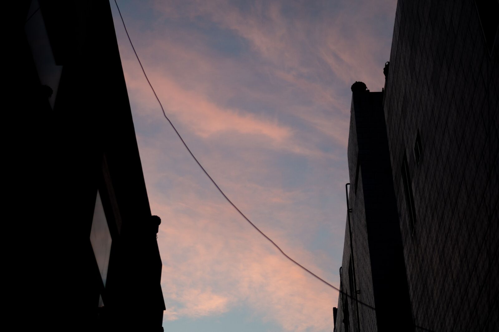 Sony a6000 + Sony E 35mm F1.8 OSS sample photo. Sunset, alley, wall sky photography
