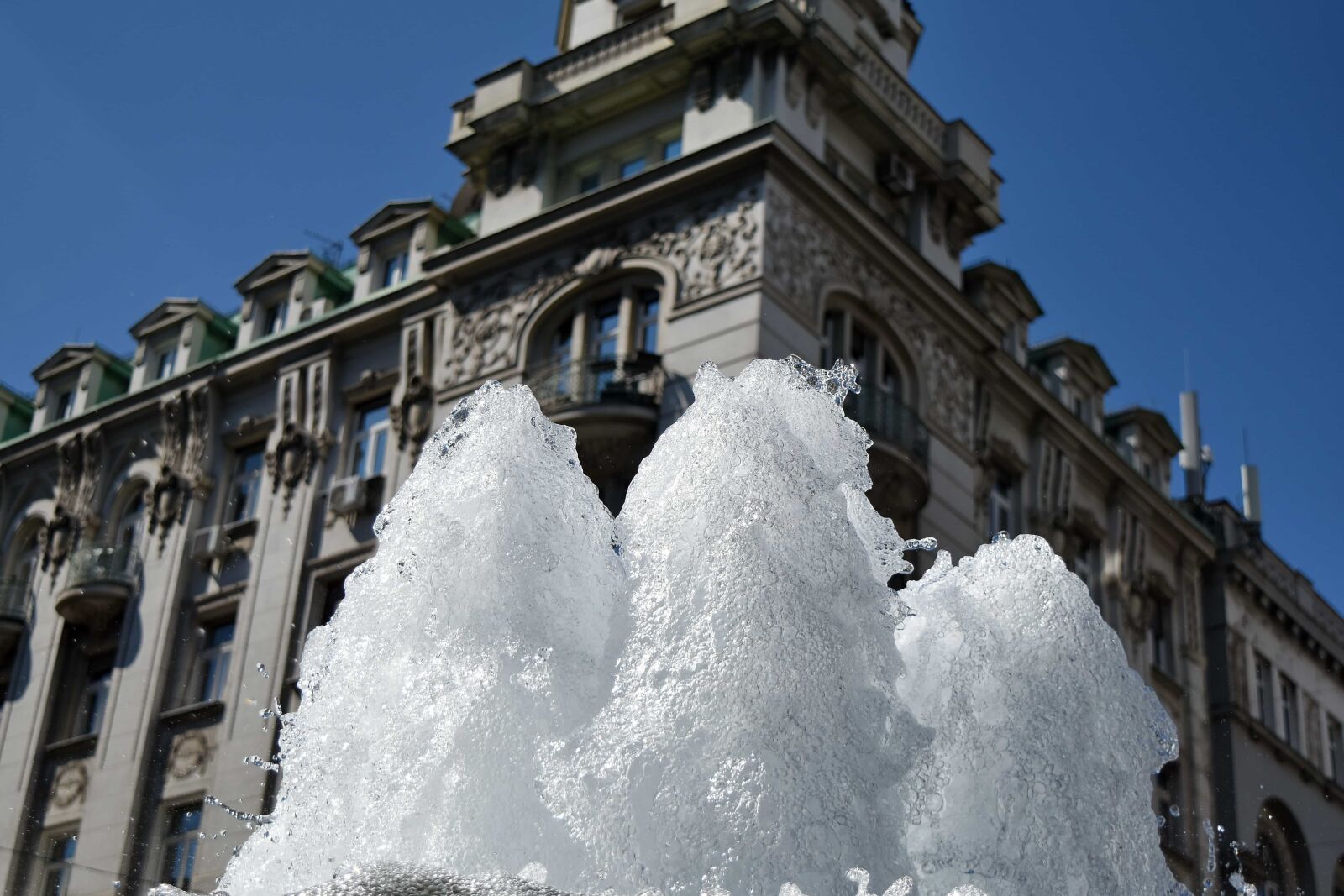 Nikon D5500 sample photo. Capital city, fountain, water photography
