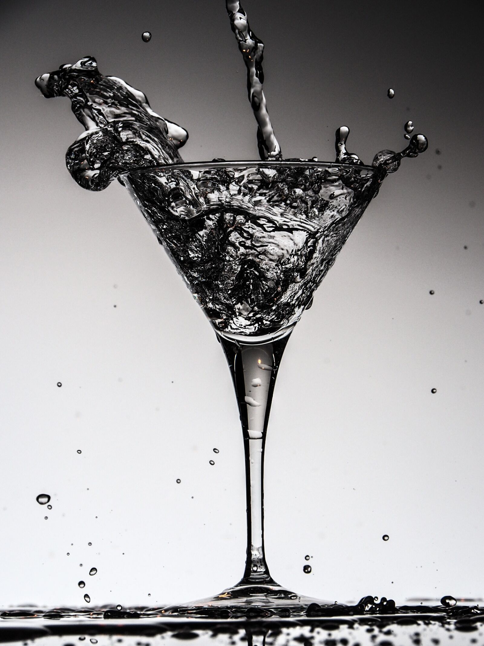 Olympus OM-D E-M5 II sample photo. Water, glass, clear photography