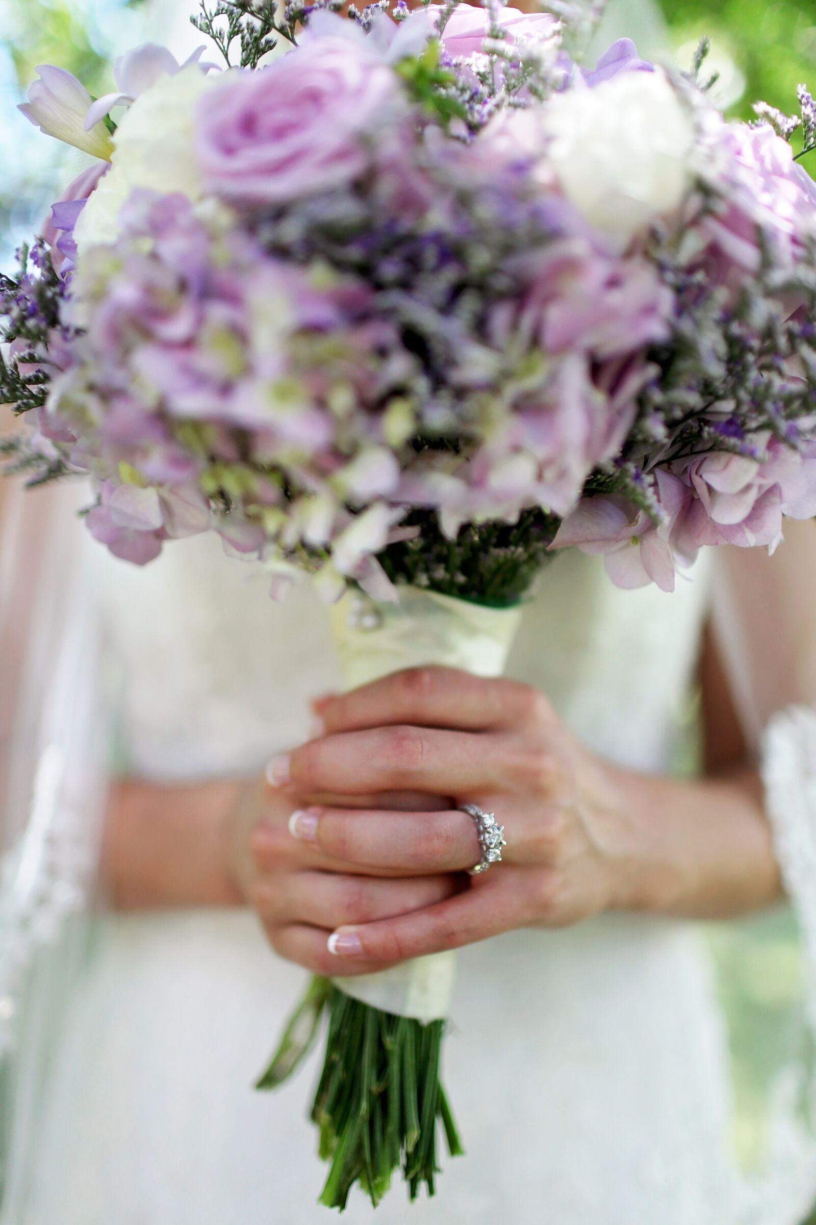 Canon EF 35mm F1.4L USM sample photo. Blooming, bouquet, bridal, bride photography