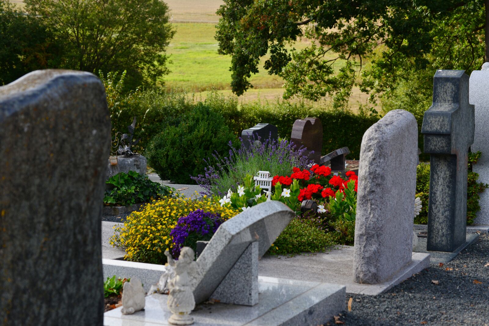 Nikon D610 sample photo. Graves, cemetery, grabschmuck photography