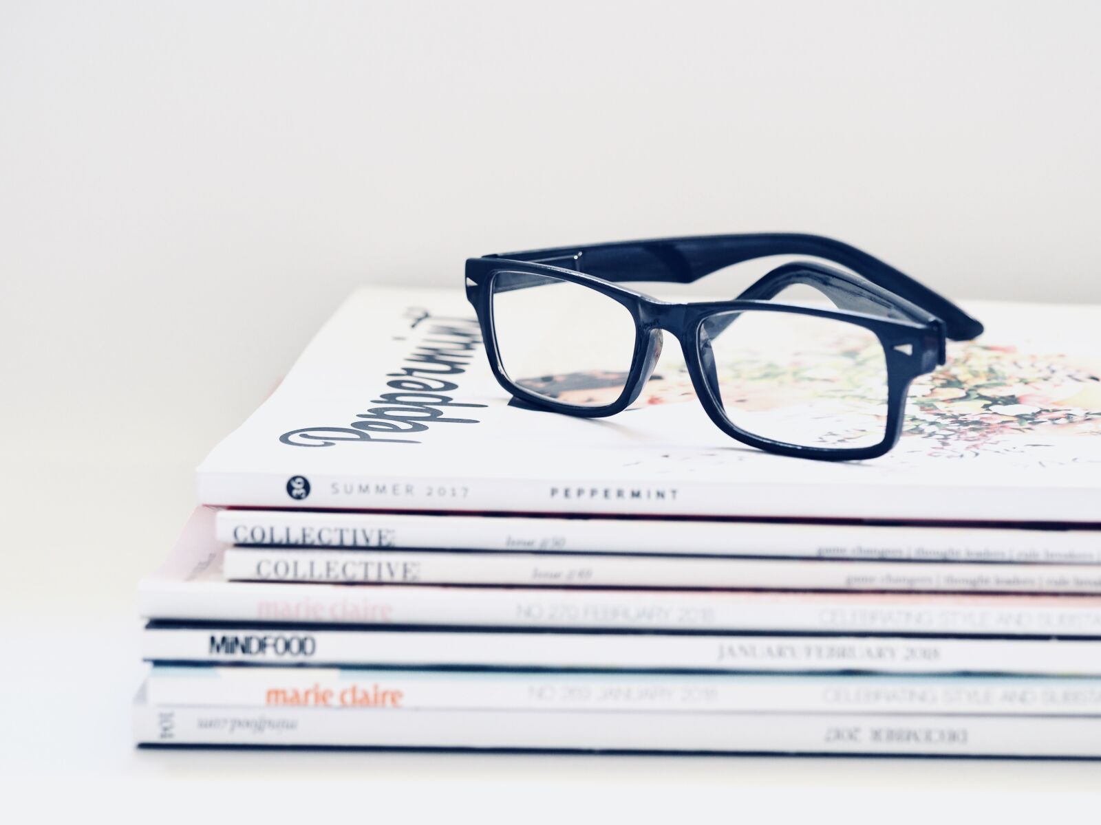 Olympus OM-D E-M10 II sample photo. Composition, writing, glasses photography
