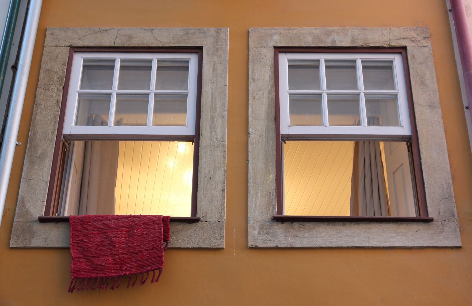 Canon EOS 550D (EOS Rebel T2i / EOS Kiss X4) sample photo. Portugal, coimbra, windows photography