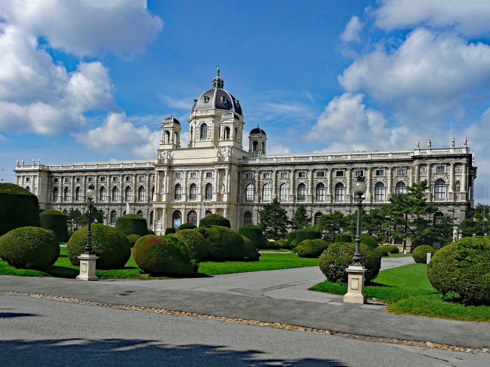 Panasonic DMC-TZ3 sample photo. Naturehistorical museum, vienna, austria photography