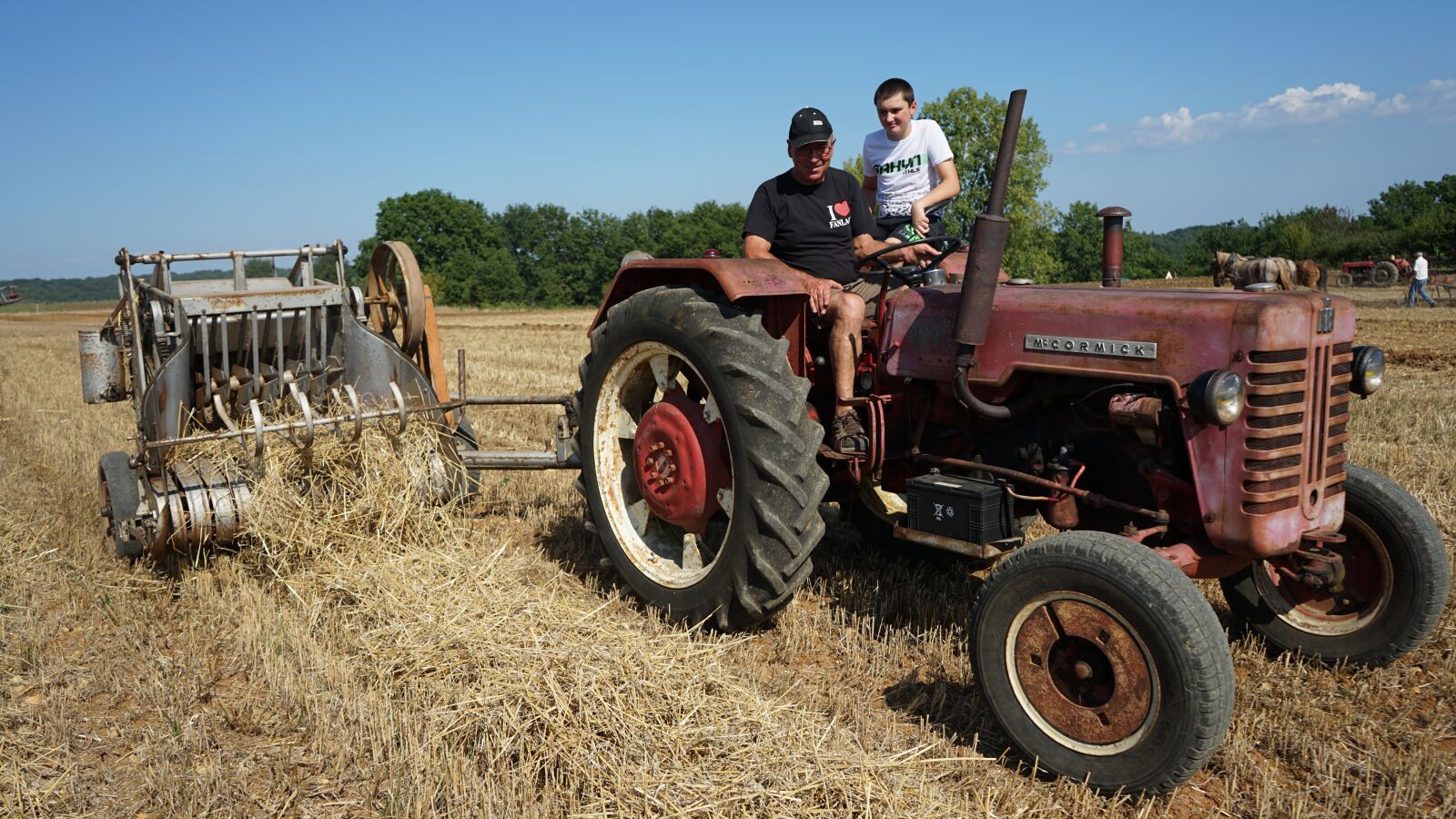 Sony a7 II + Sony FE 28-70mm F3.5-5.6 OSS sample photo. Tractor, agricultural, farm photography