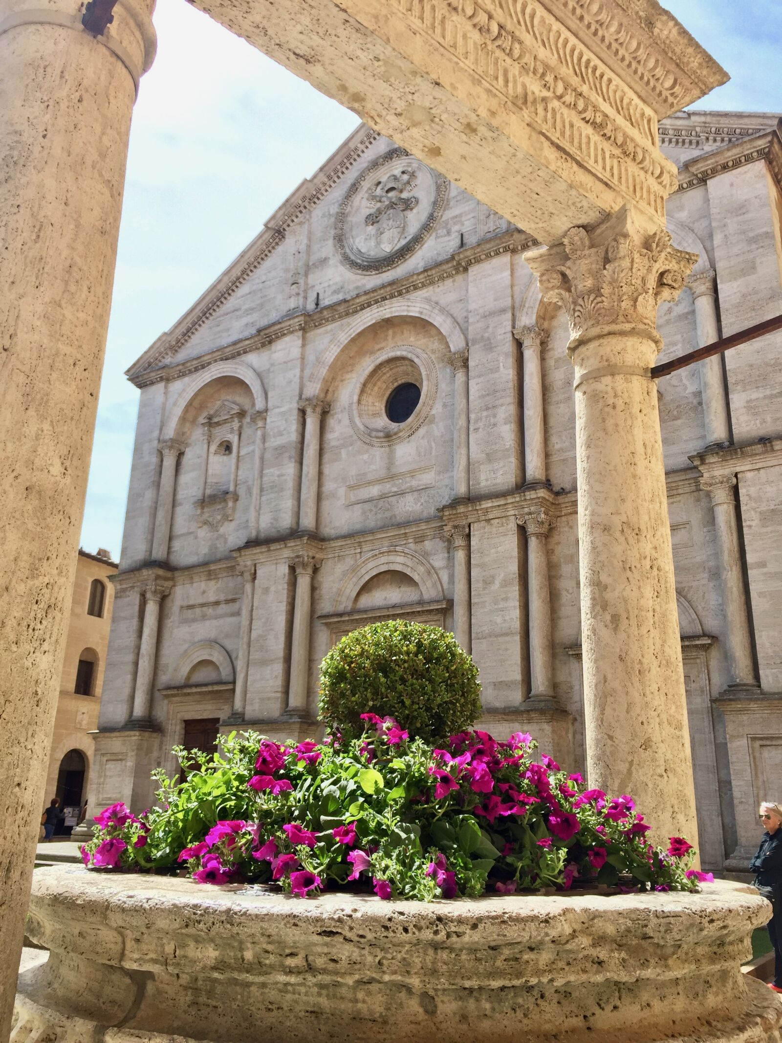 iPhone 6 Plus back camera 4.15mm f/2.2 sample photo. Duomo, pienza, pozzo photography