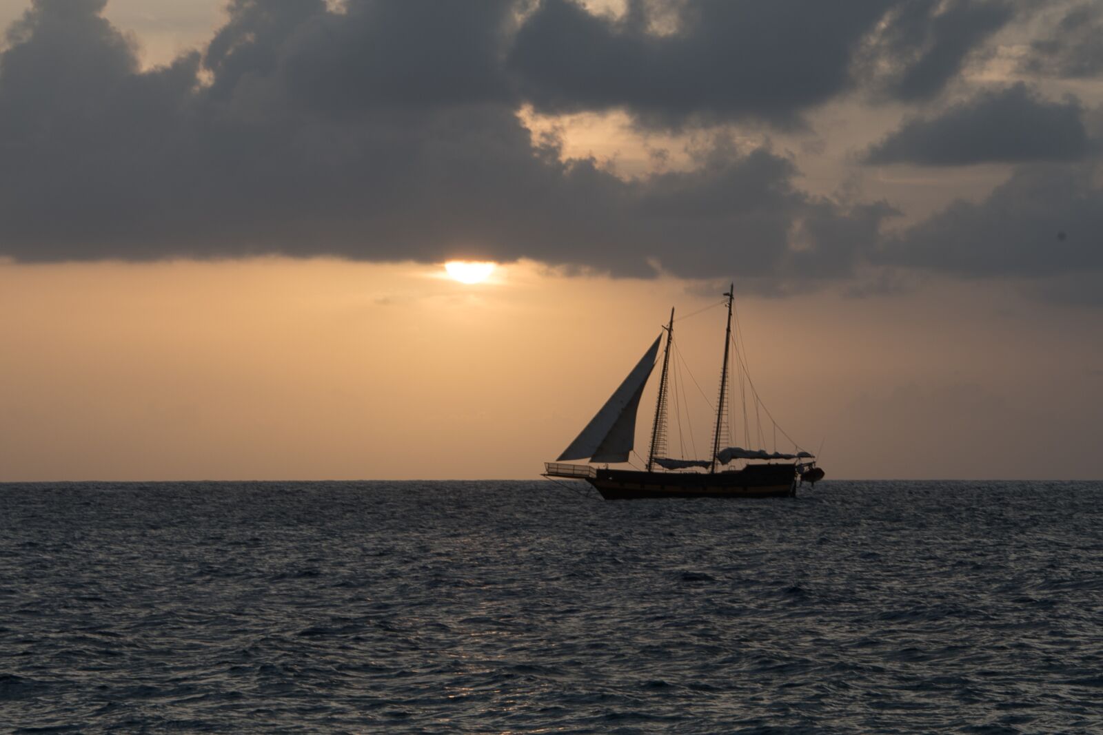 Nikon D500 sample photo. Cayman island, sunset, sea photography