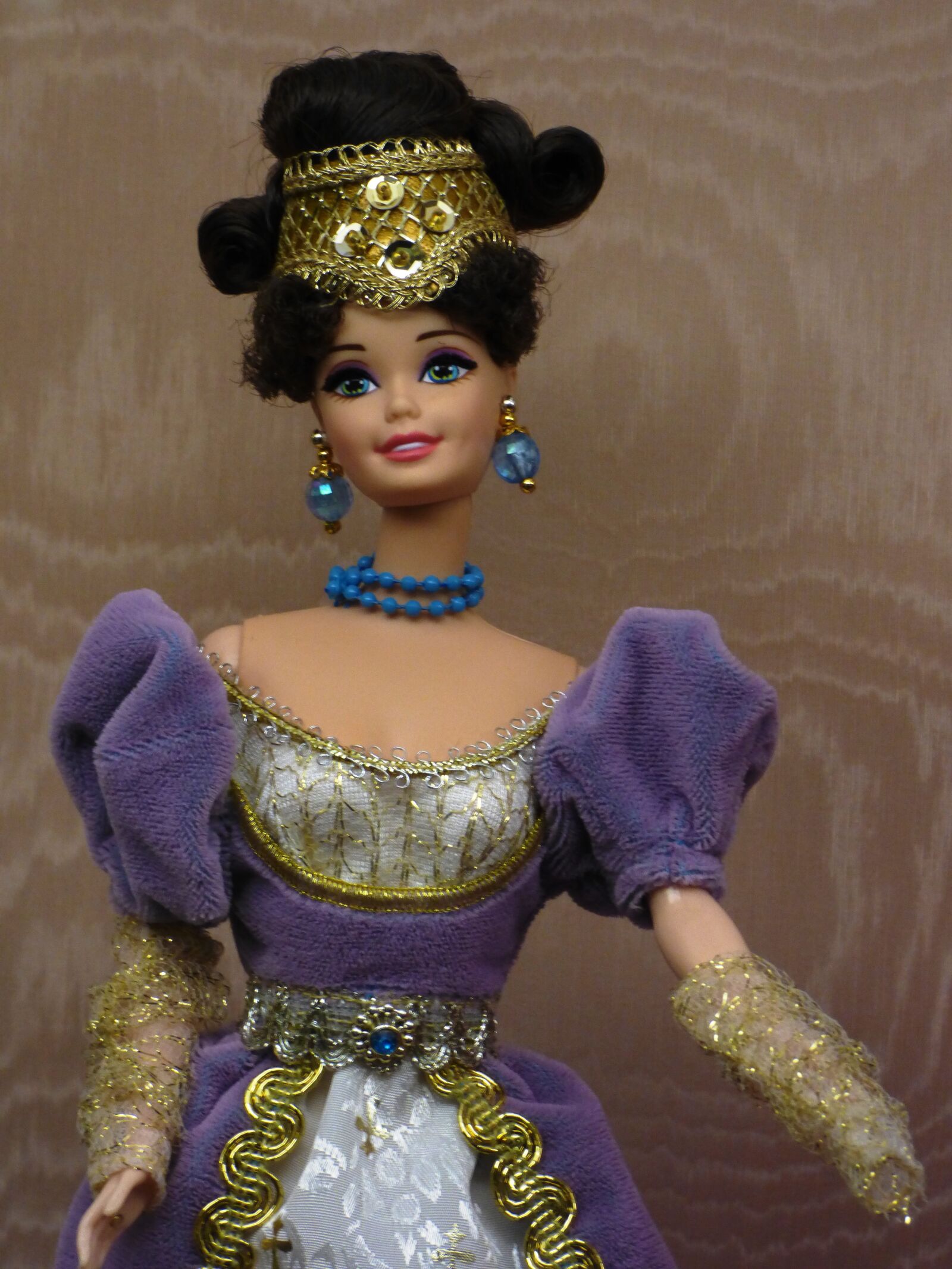 Panasonic DMC-FZ72 sample photo. Doll, queen, character photography