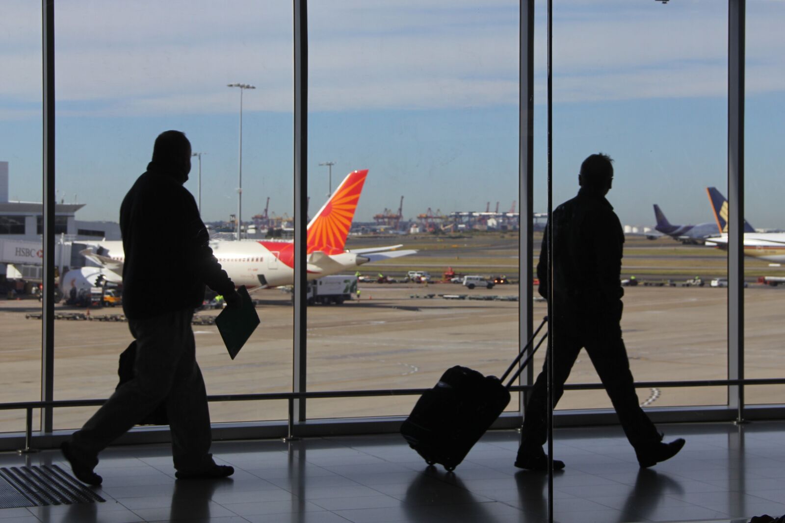 Canon EOS 60D sample photo. Silhouette, passengers, terminal photography
