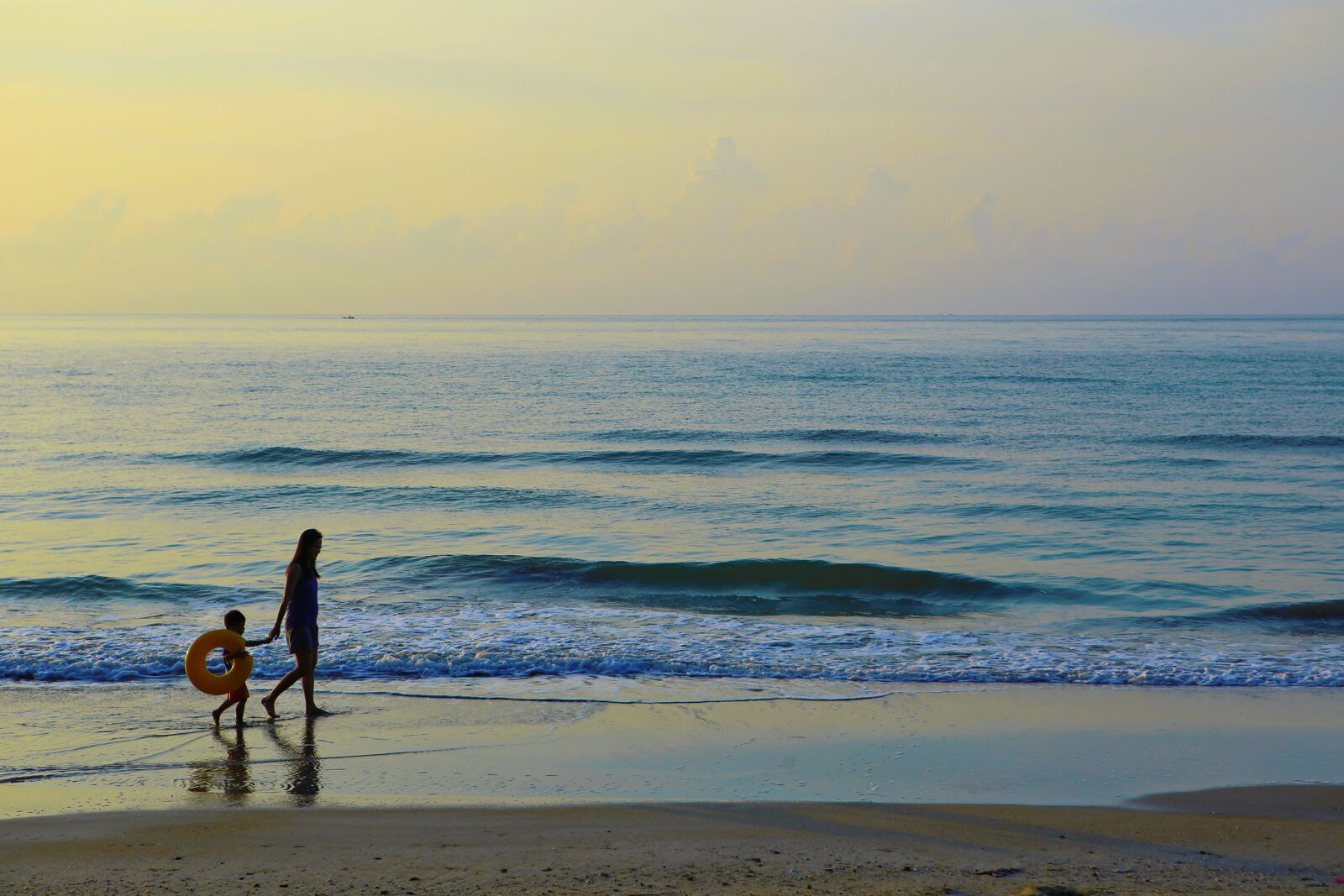 Canon EOS 6D + Canon EF 24-70mm F2.8L USM sample photo. Mother and child, love photography