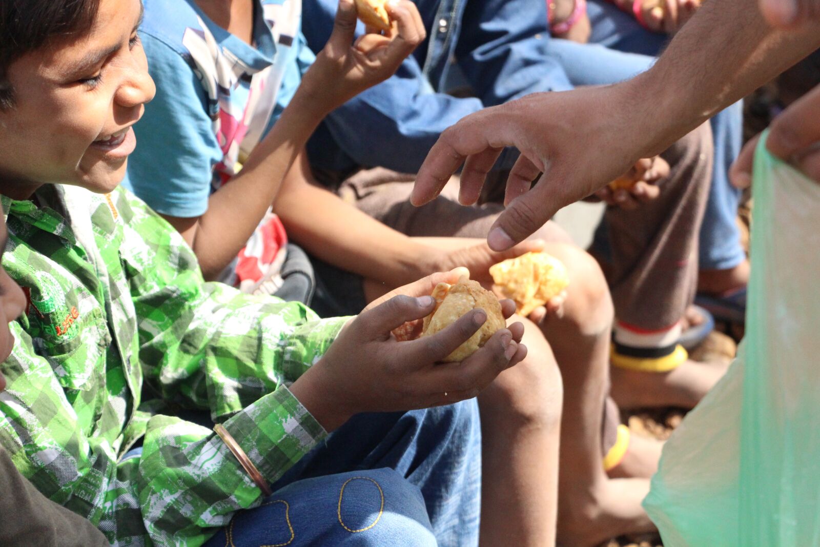 Canon EOS 700D (EOS Rebel T5i / EOS Kiss X7i) sample photo. Social work, hunger, volunteering photography