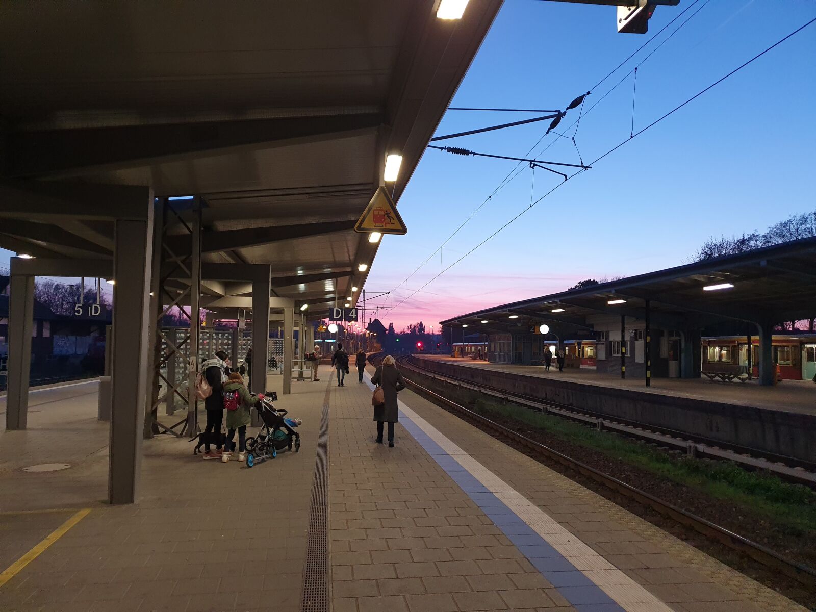 Samsung Galaxy S10+ sample photo. Railway station, bernau, bernau photography
