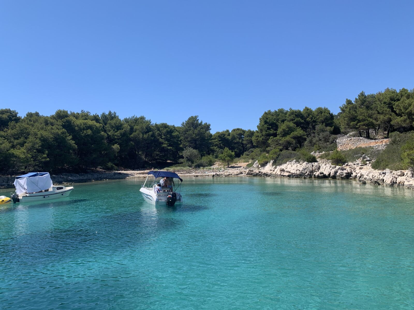 iPhone XR back camera 4.25mm f/1.8 sample photo. Croatia, sea, water photography
